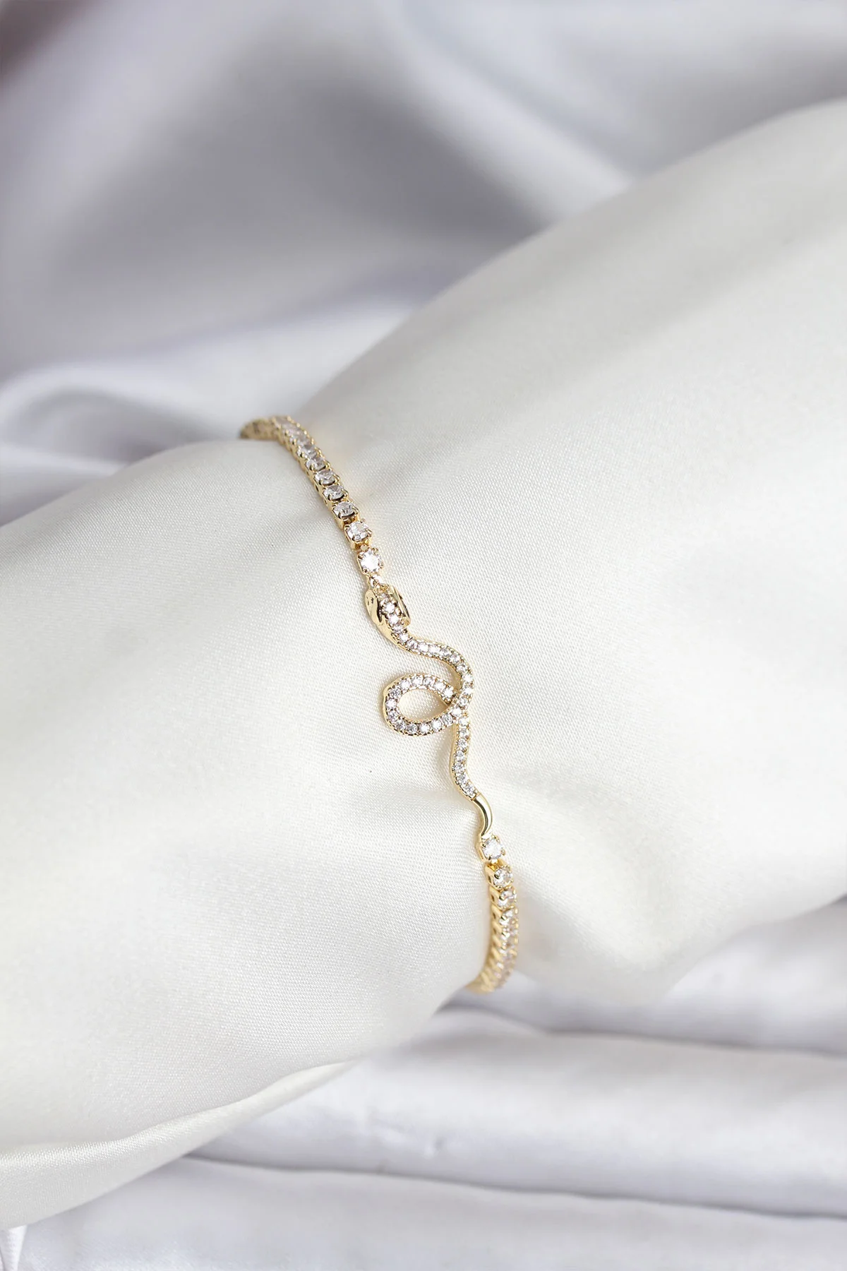Tegan Yılan Model Zirkon Taşlı Gold Renk Pirinç Su Yolu Kadın Bileklik TG27BB8104