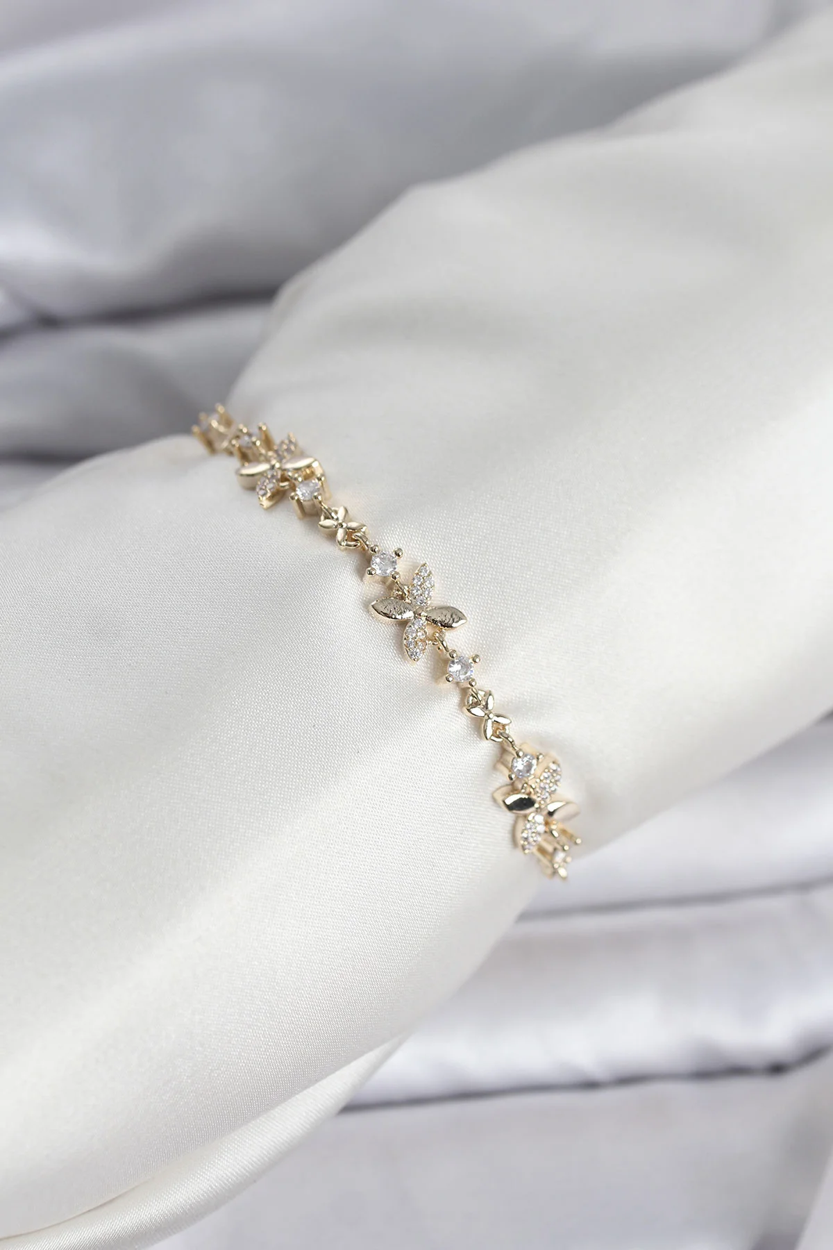 Tegan Gold Renk Yonca Model Zirkon Taşlı Asansörlü Kadın Bileklik TG27BB8341