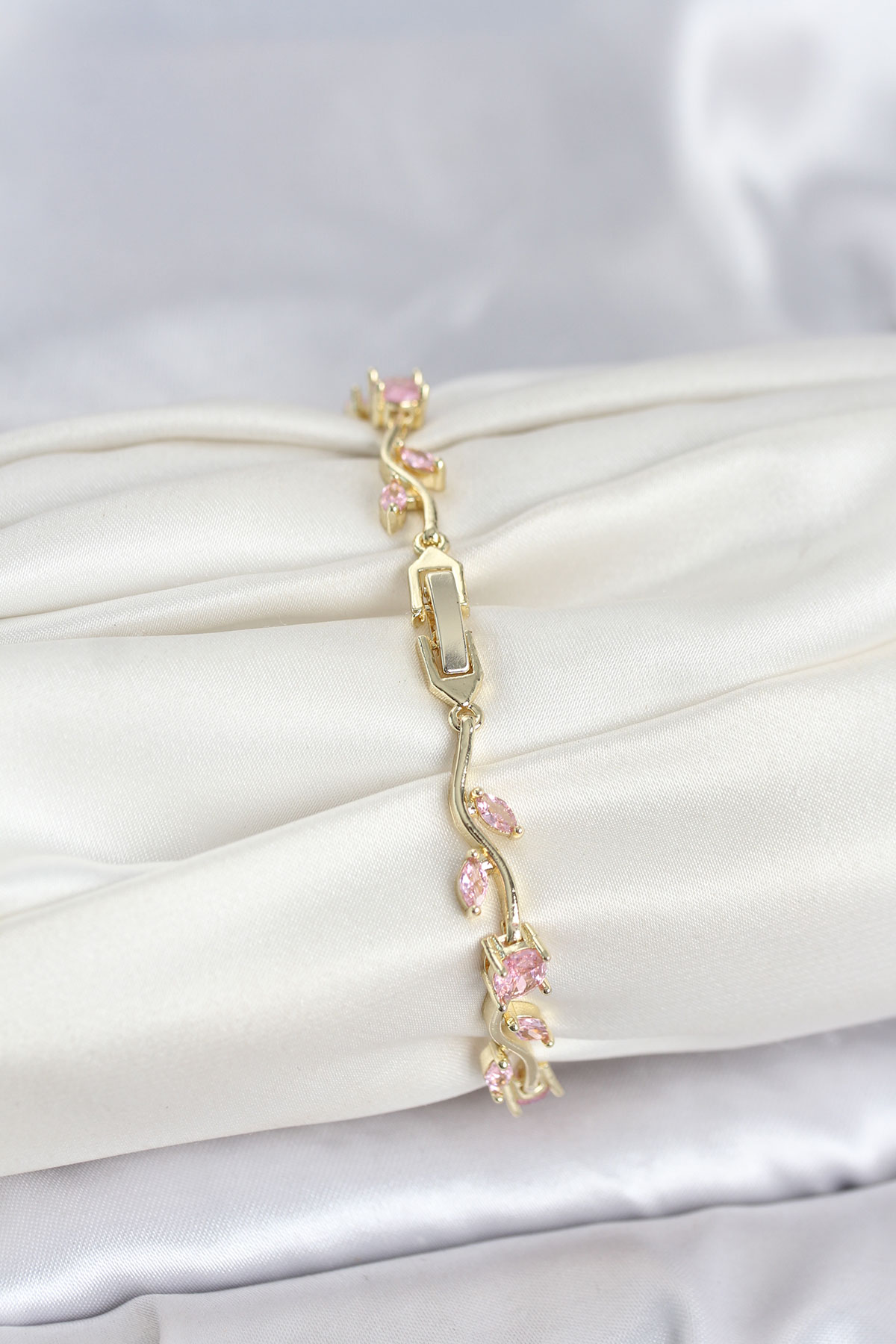 Tegan Pirinç Gold Renk Pembe Zirkon Taşlı Çiçek Model Kadın Bileklik TG27BB8589