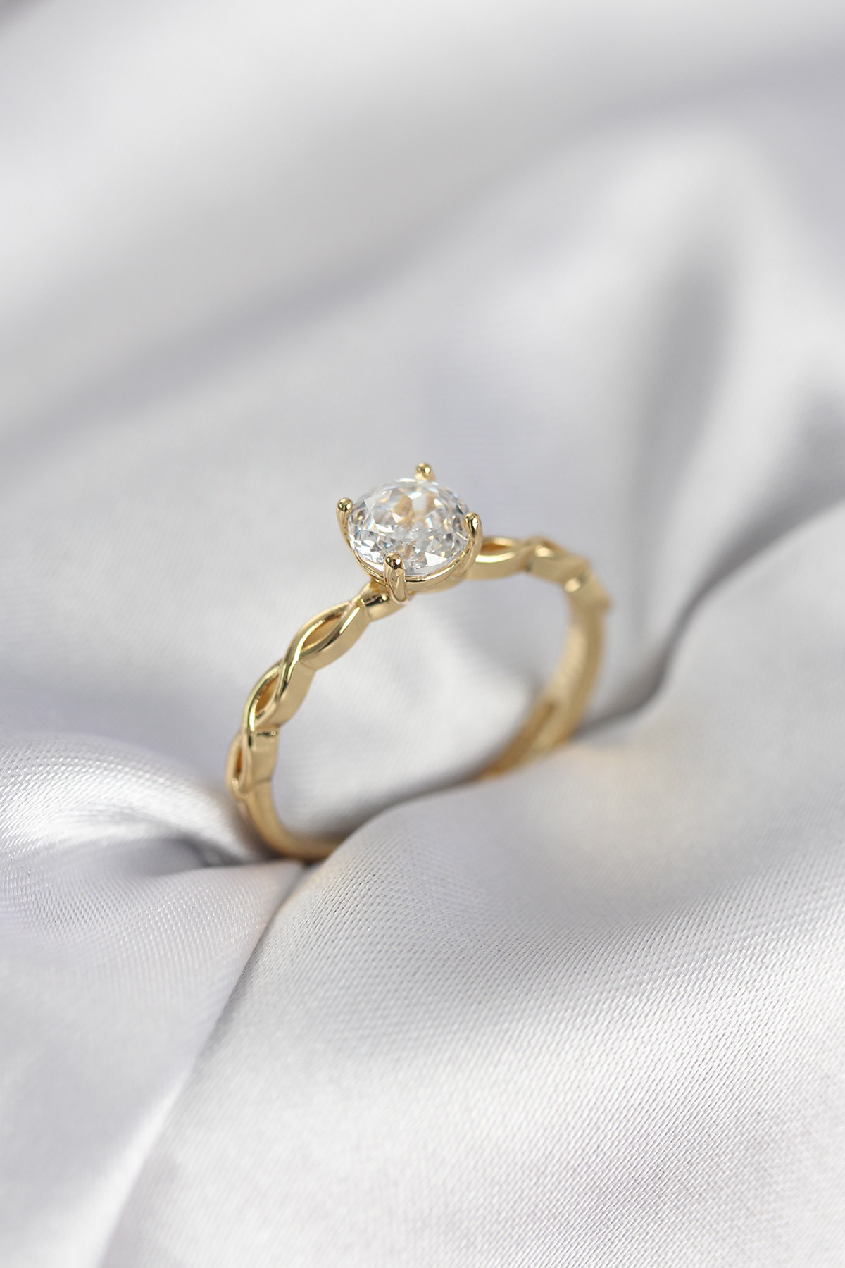 Tegan Gold Renk Sarmal Zincir Model Tek Taş Model Zirkon Taşlı Kadın Yüzük TG27BYK3975
