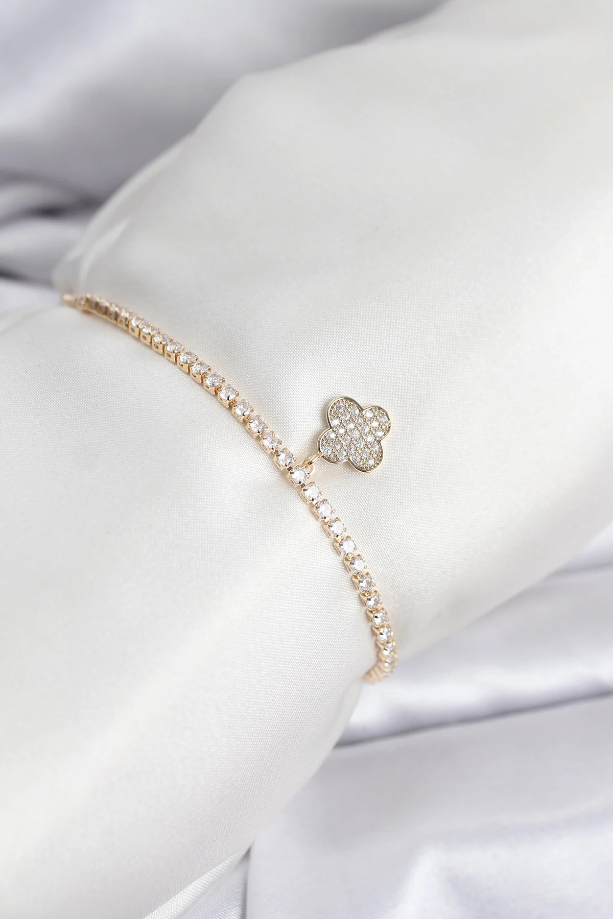 Tegan Yonca Model Zirkon Taşlı Gold Renk Asansörlü Su Yolu Bileklik TG27BB8244