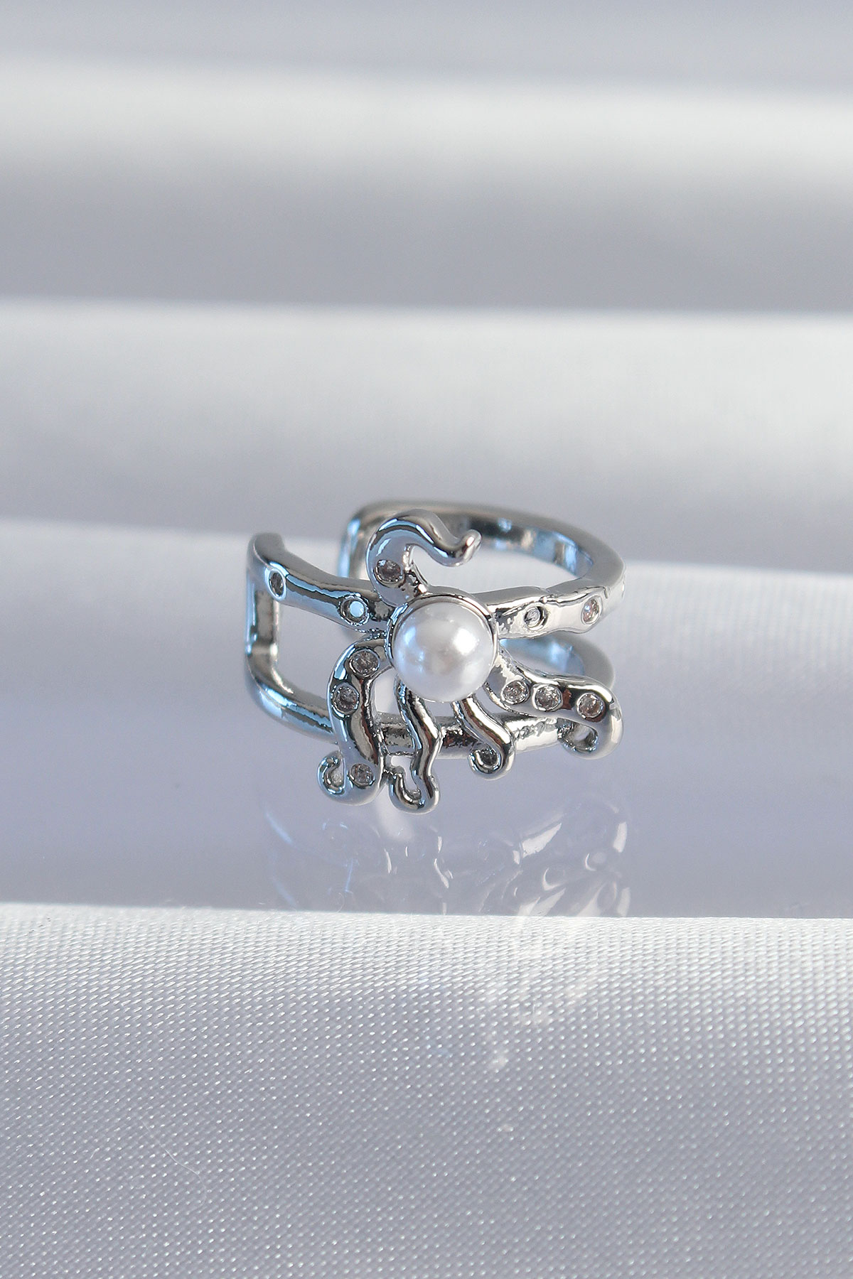 Tegan Pirinç Gümüş Renk İncili Ahtapot Earcuff Küpe TG27BKP9332