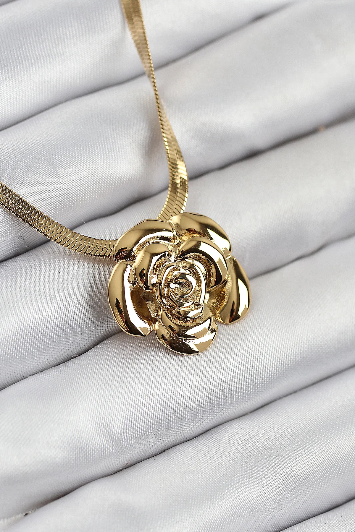 Tegan 316L Çelik Gül Figürlü İtalyan Zincir Model Gold Renk Kadın Kolye TG27BKO10513