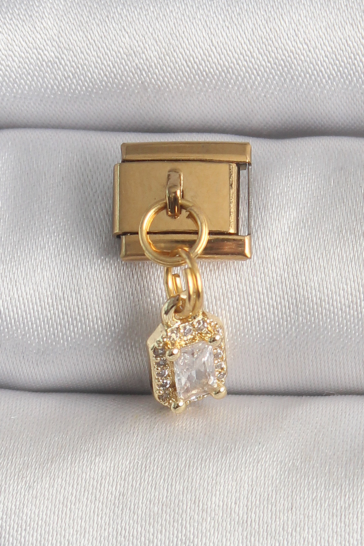 Tegan 316L Çelik Gold Renk Sallantı Zirkon Taşlı Kare Model Nomination Charm TG27BC1348