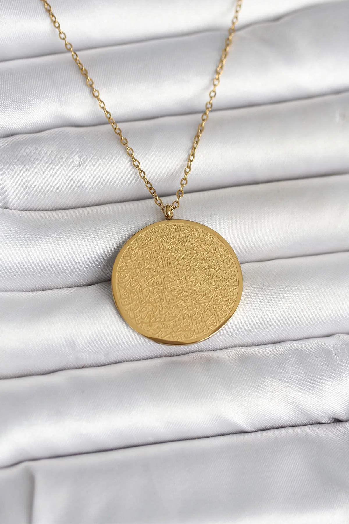 Tegan 316L Çelik Gold Renk Ayetel Kürsi ve Allah Yazılı Kolye TG27BKO11055