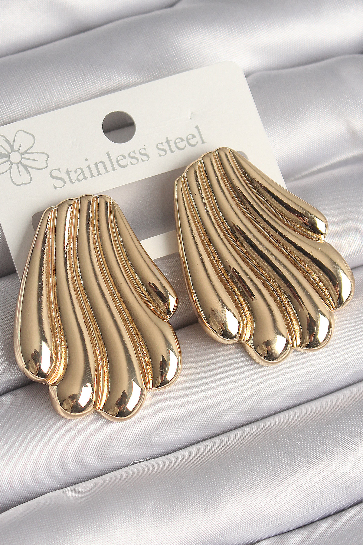 Tegan Pirinç Gold Renk İşlemeli İstirdye Model Kadın Küpe TG27BKP10262