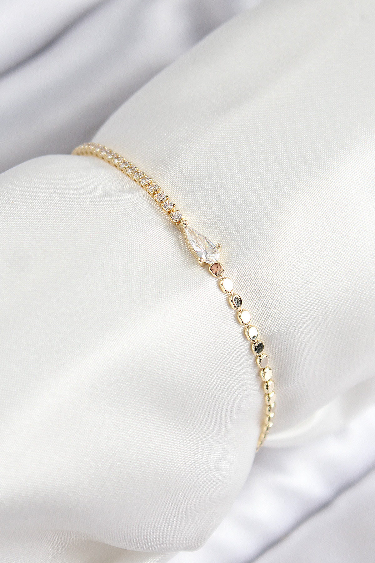 Tegan Pirinç Zirkon Taşlı Damla Model Ezme Zincir Gold Renk Kadın Bileklik TG27BB7589