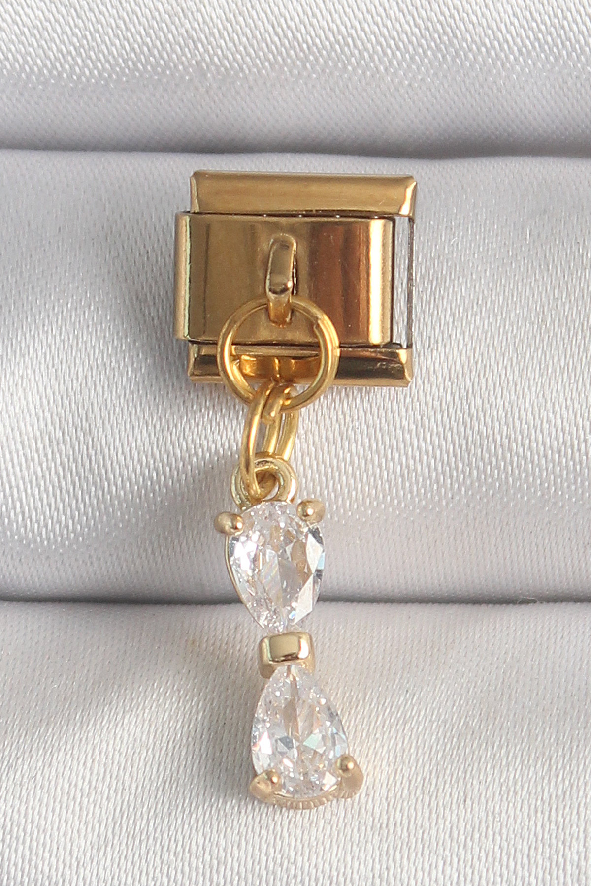 Tegan 316L Çelik Gold Renk Sallantı Zirkon Taşlı Kurdele Model Nomination Charm TG27BC1351