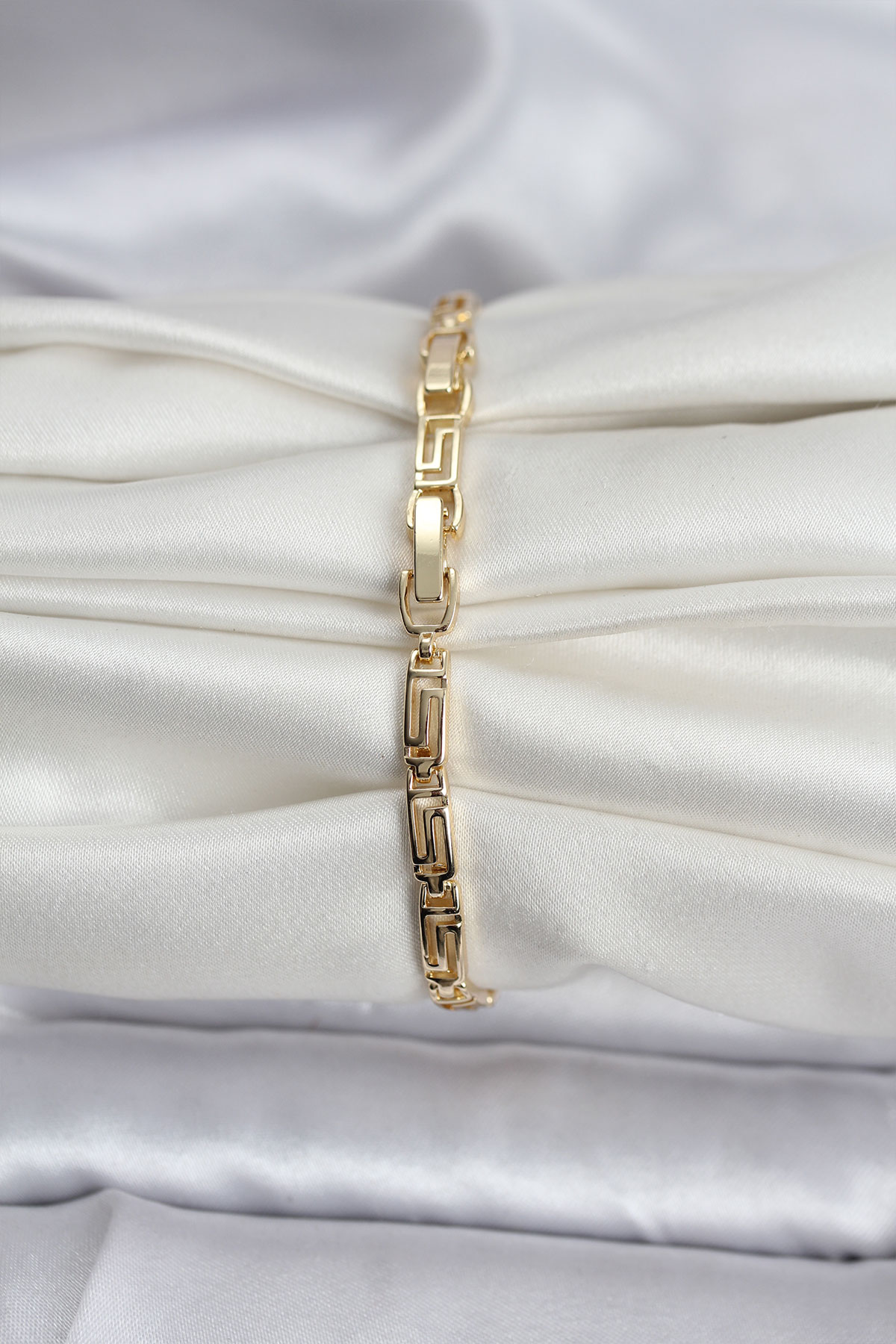 Tegan 14K Gold Renk Kaplama Zirkon Taşlı Baget Model CM Kadın Bileklik TG27BB8126
