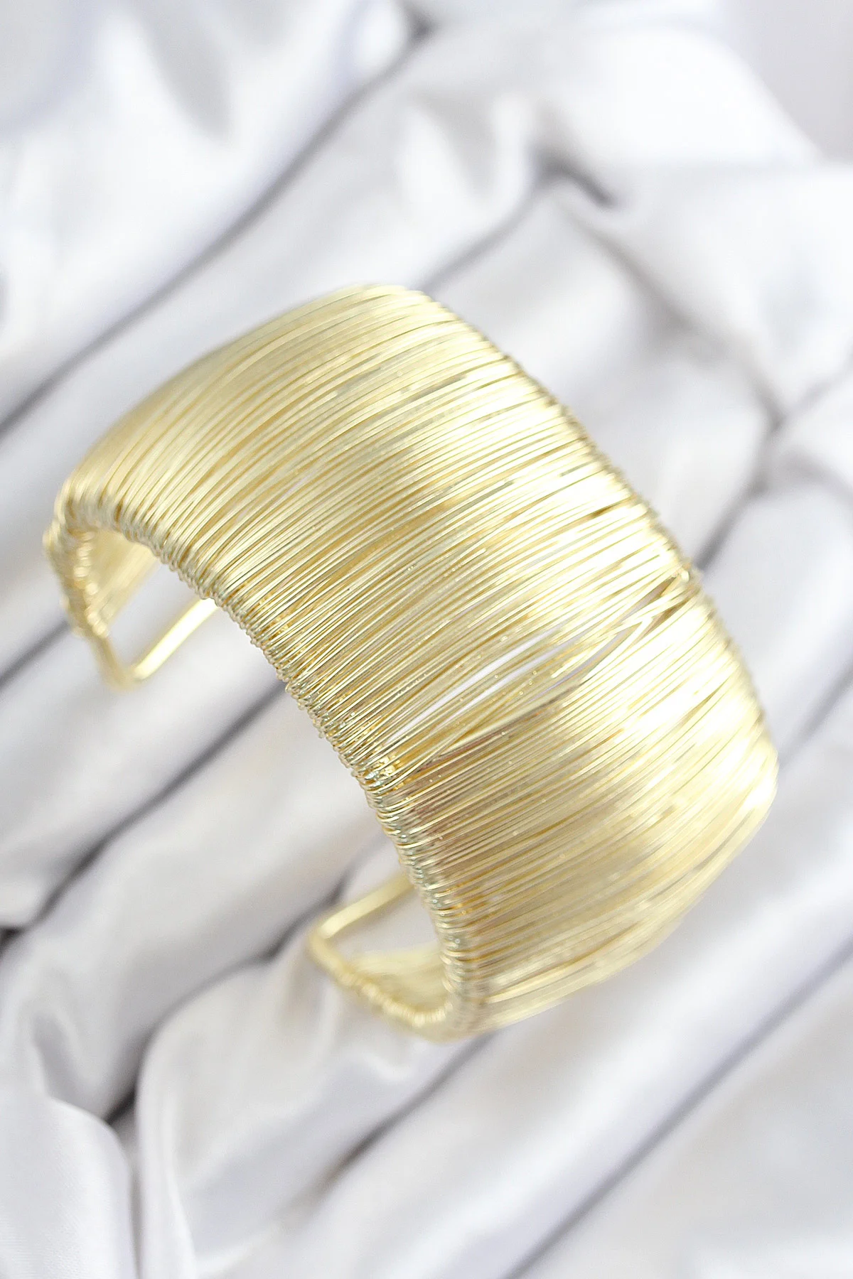 Tegan Pirinç Tel Sarma Model Gold Renk Kadın Bileklilk TG27BB7895