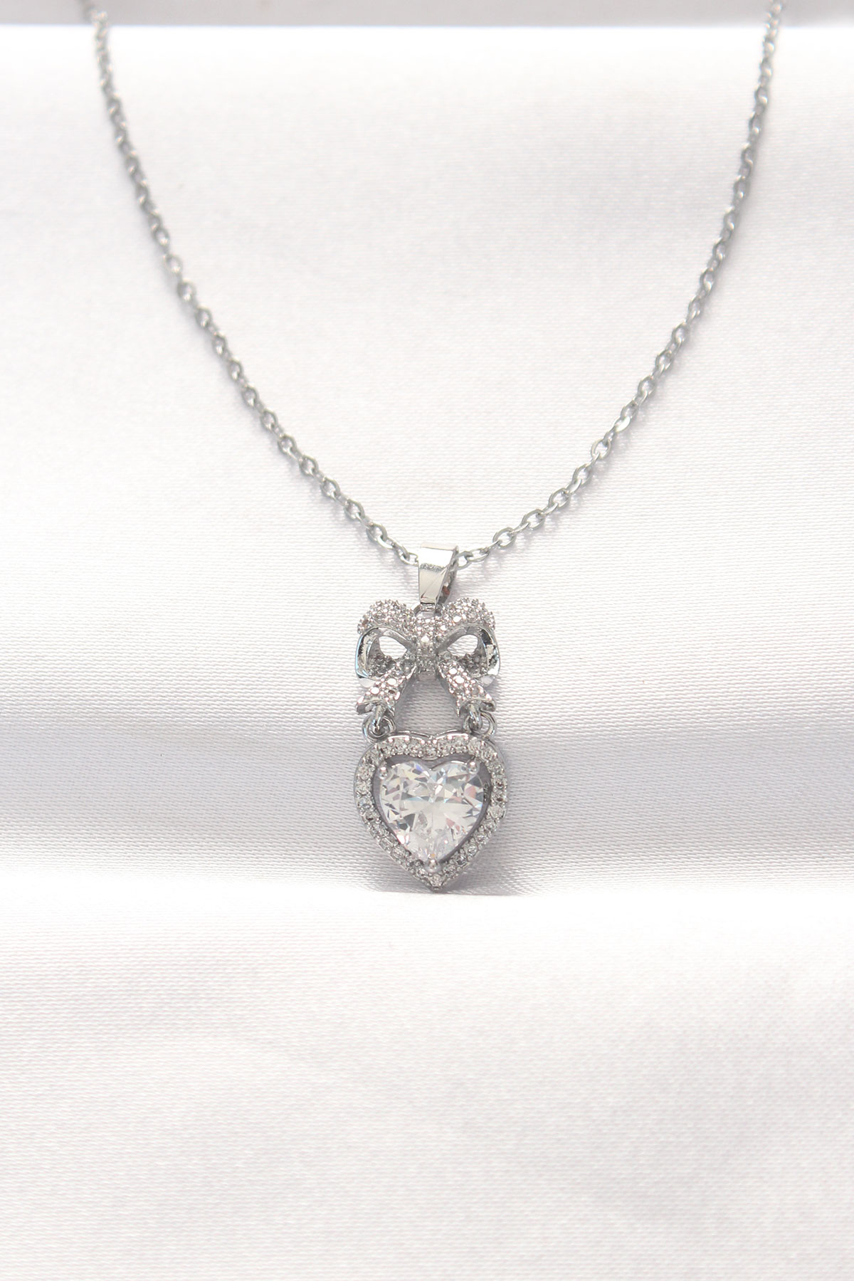 Tegan 316L Çelik Silver Renk Zirkon Taşlı Kalpli Fiyonk Kolye TG27BKO8519