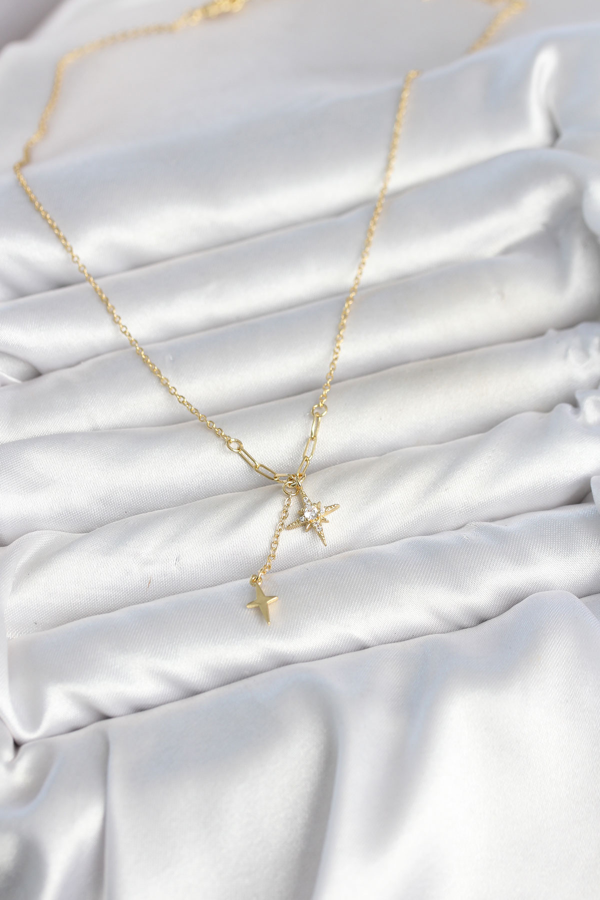 Tegan Pirinç Gold Renk Zirkon Taşlı Minimal Sallantılı Kutup Yıldızı Model Kadın Kolye TG27BKO11143