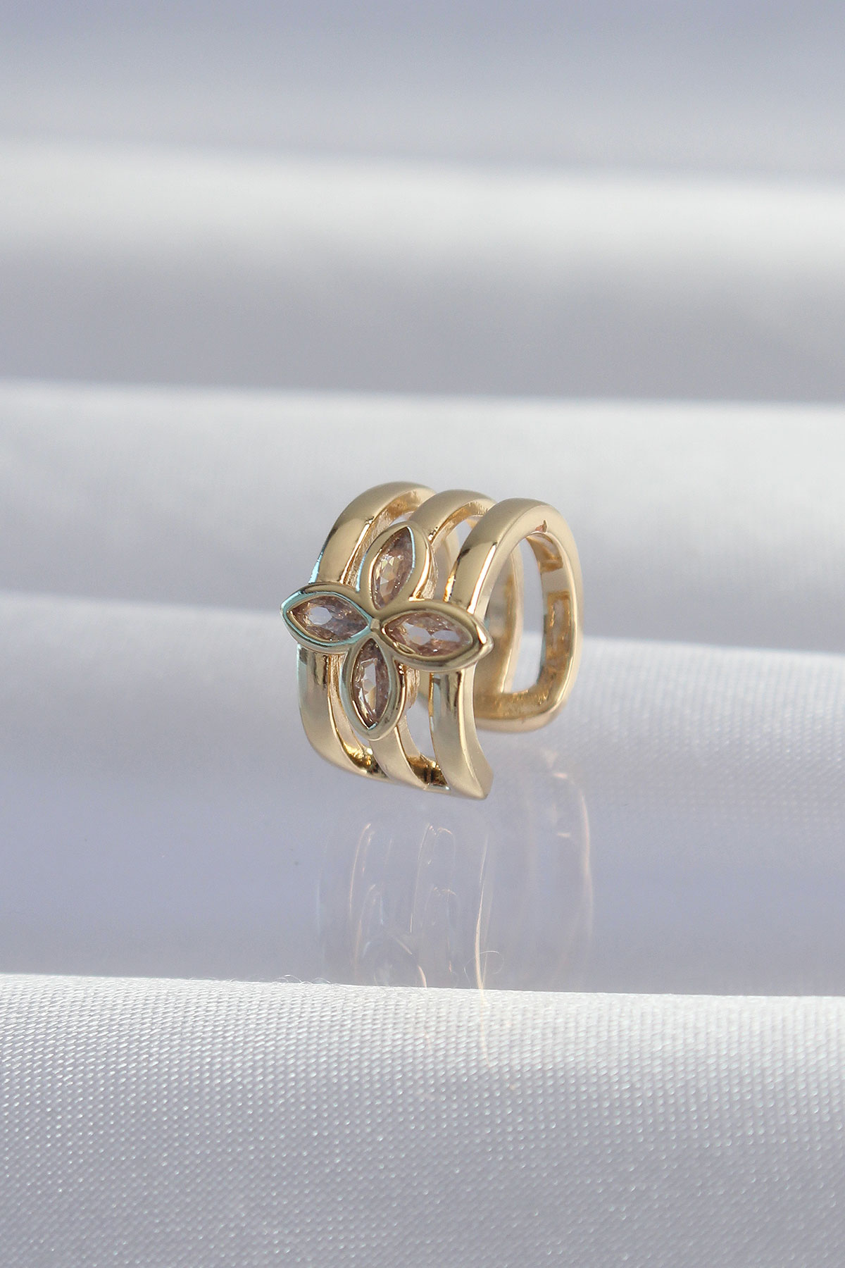 Tegan Pirinç Gold Renk Yonca Earcuff Küpe TG27BKP9331