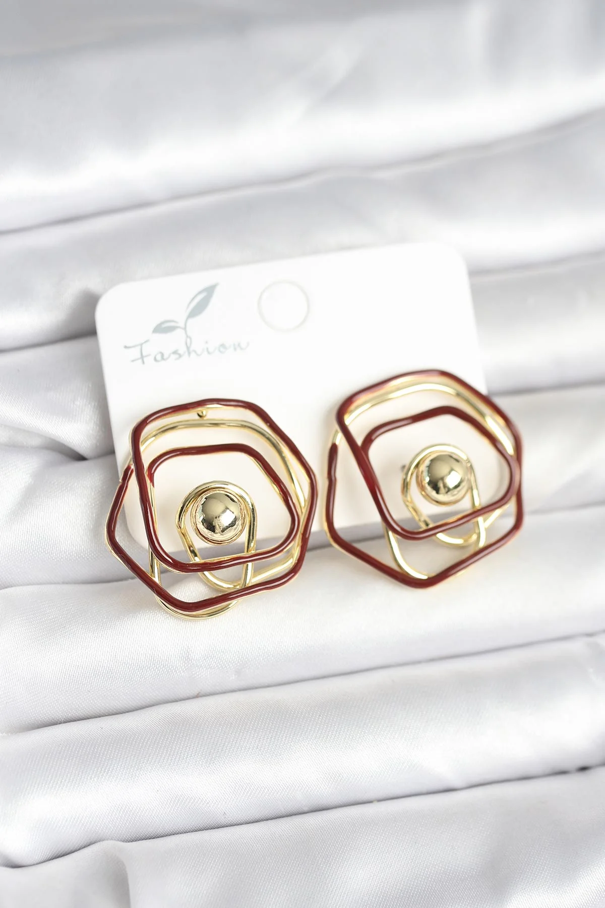 Tegan Pirinç Gold Renk Bordo Mineli Geometrik Gül Model Kadın Küpe TG27BKP11374