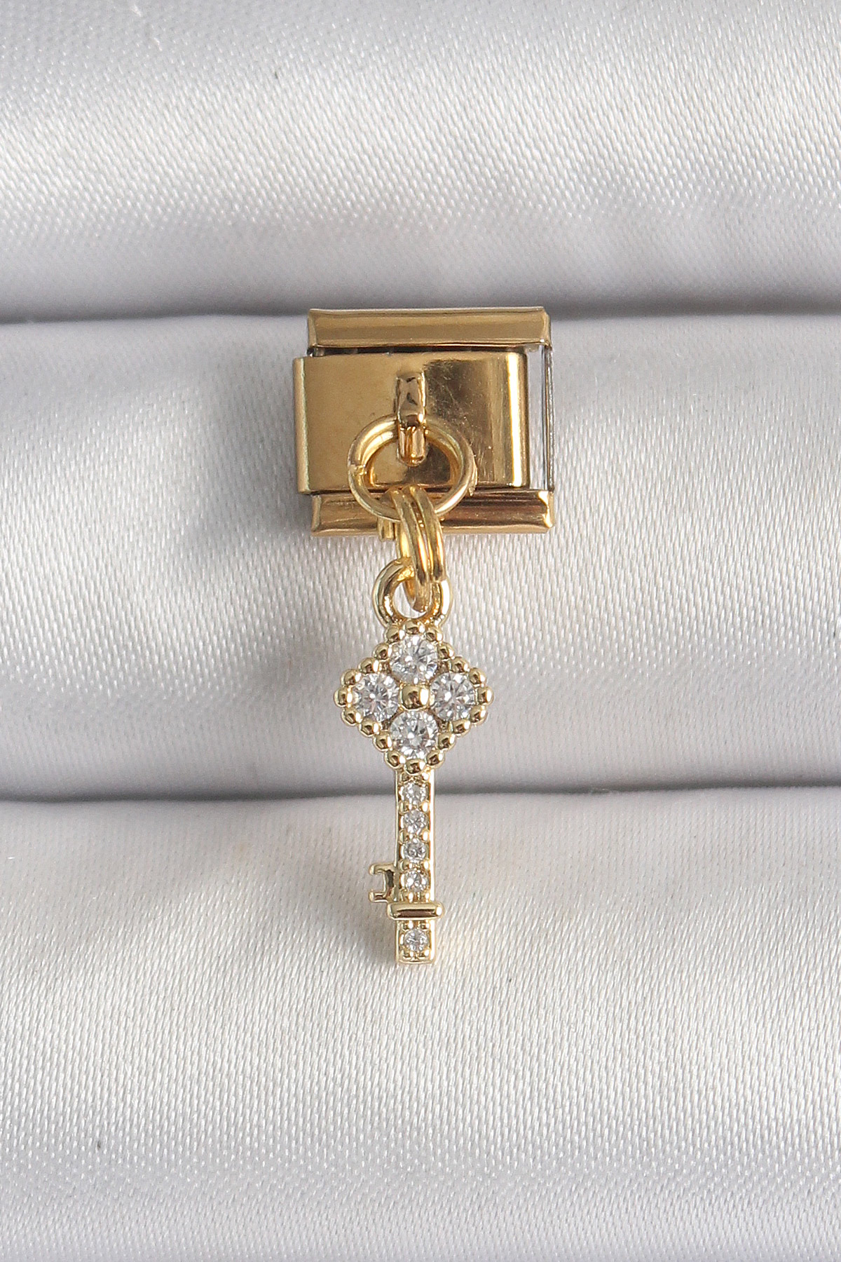 Tegan 316L Çelik Gold Renk Sallantı Zirkon Taşlı Anahtar Model Nomination Charm TG27BC1347