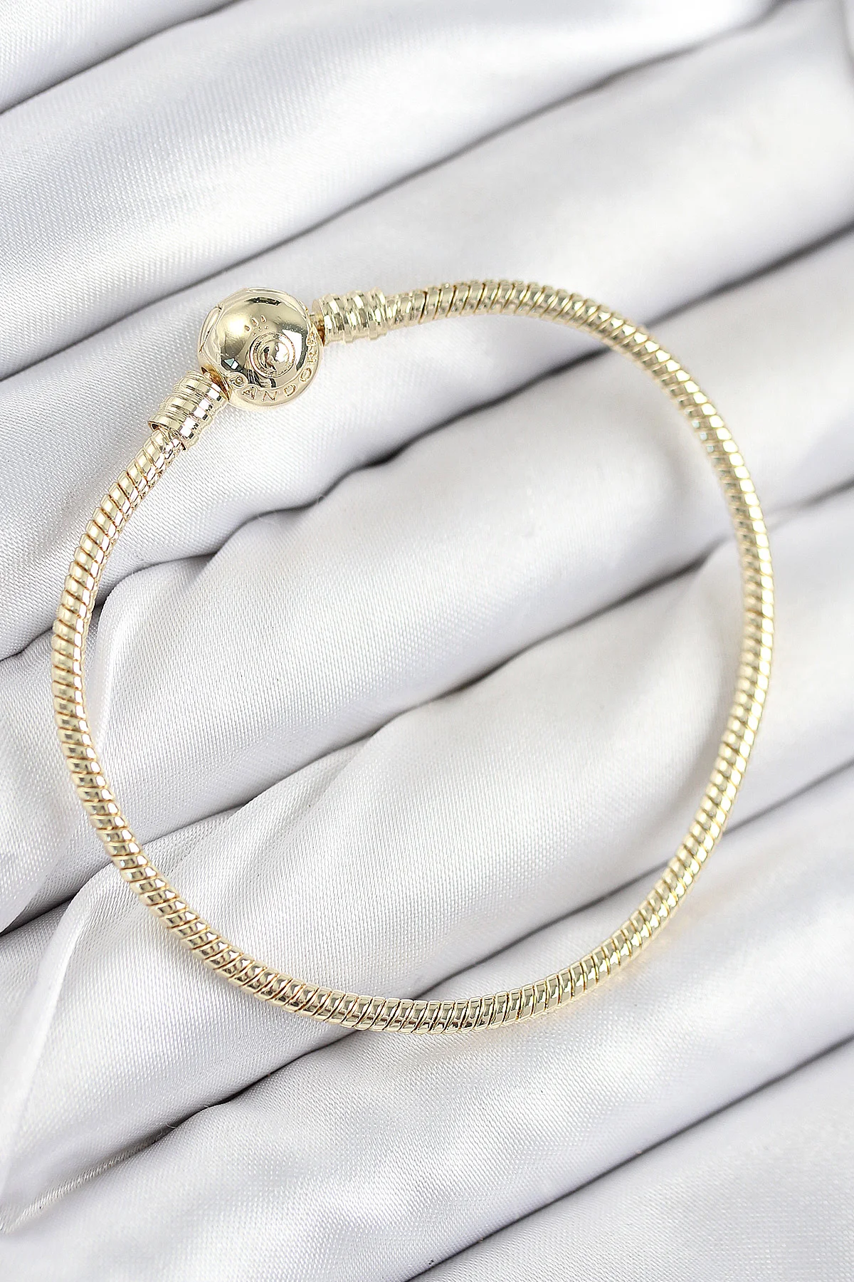 Tegan Pirinç Charm Topcuk Model Gold Renk Kadın Bileklik TG27BB7807