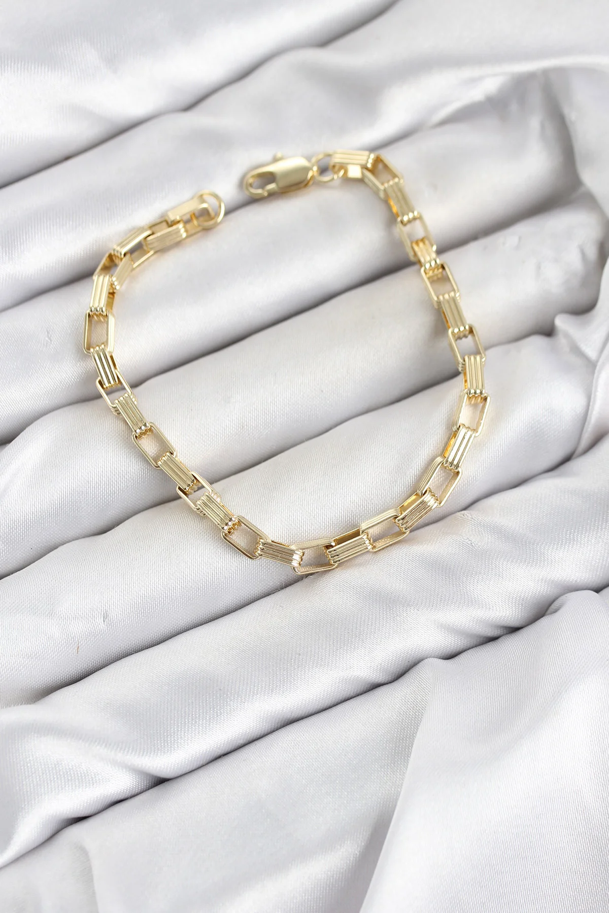 Tegan CM Kare Halka Model Gold Renk Pirinç Kadın Bileklik TG27BB8592