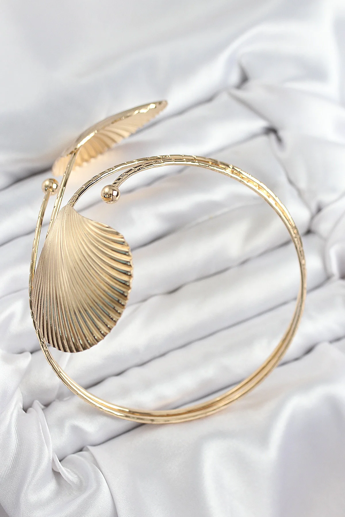 Tegan Pirinç İstiridye Model Gold Renk Kadın Pazu Bileklik TG27BB7798