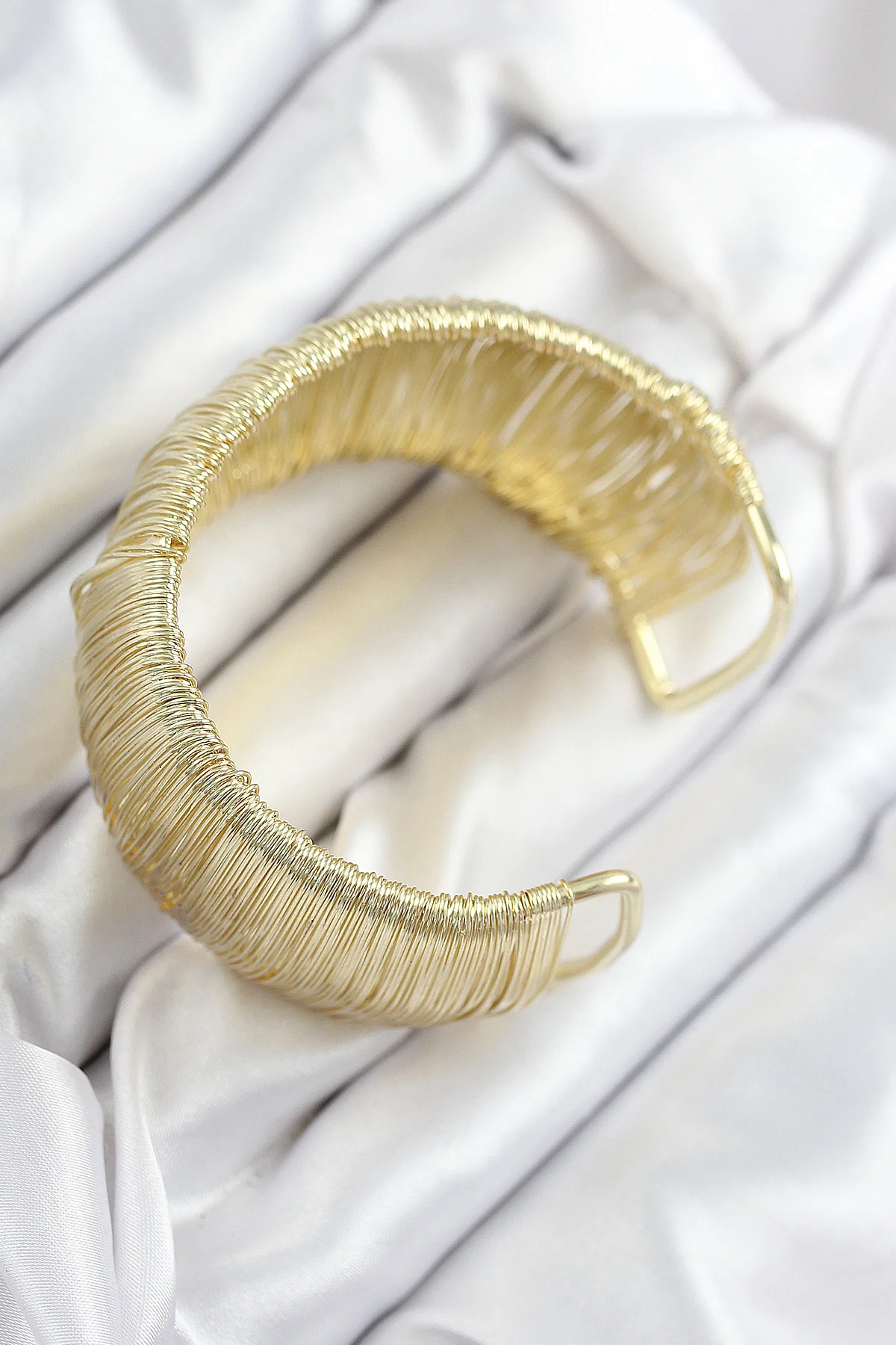 Tegan Pirinç Tel Sarma Model Gold Renk Kadın Bileklilk TG27BB7895