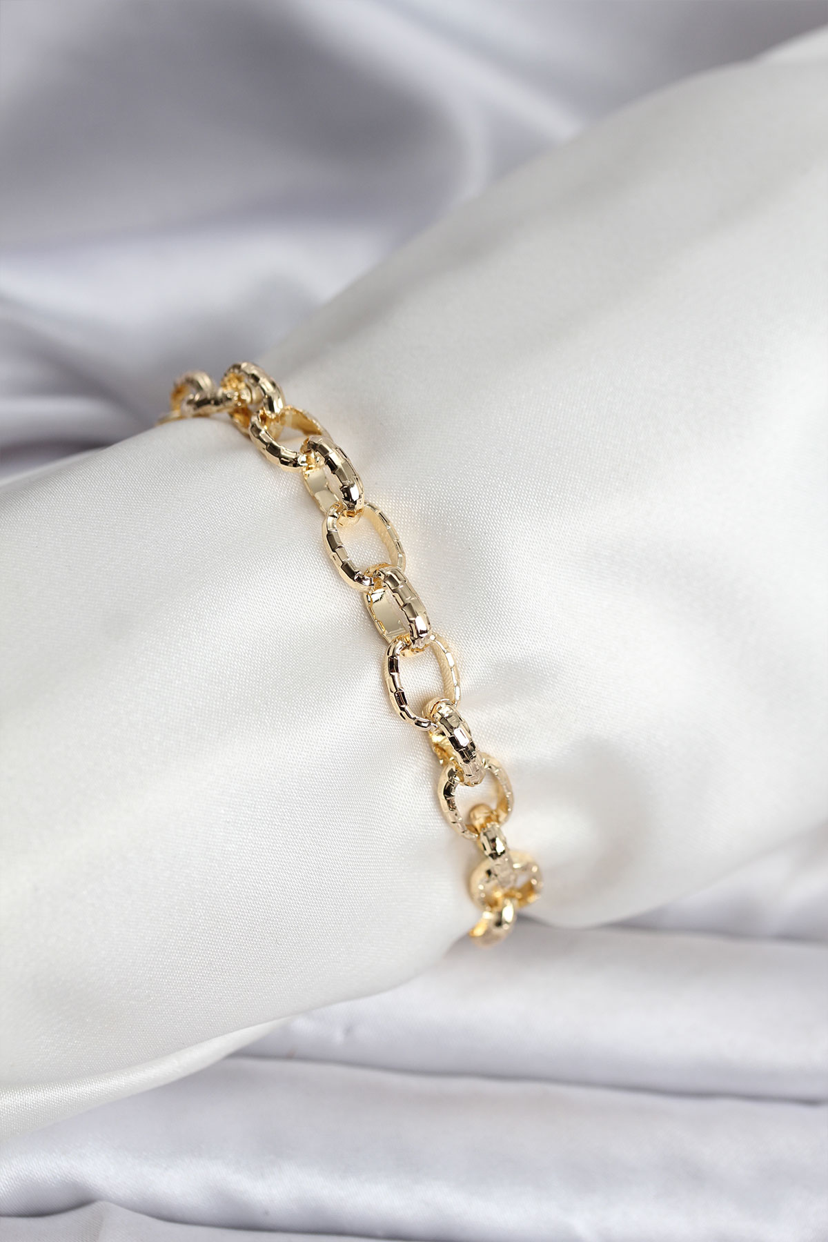 Tegan 14K Gold Renk Kaplama Lazerli Zincir Model CM Kadın Bileklik TG27BB8120