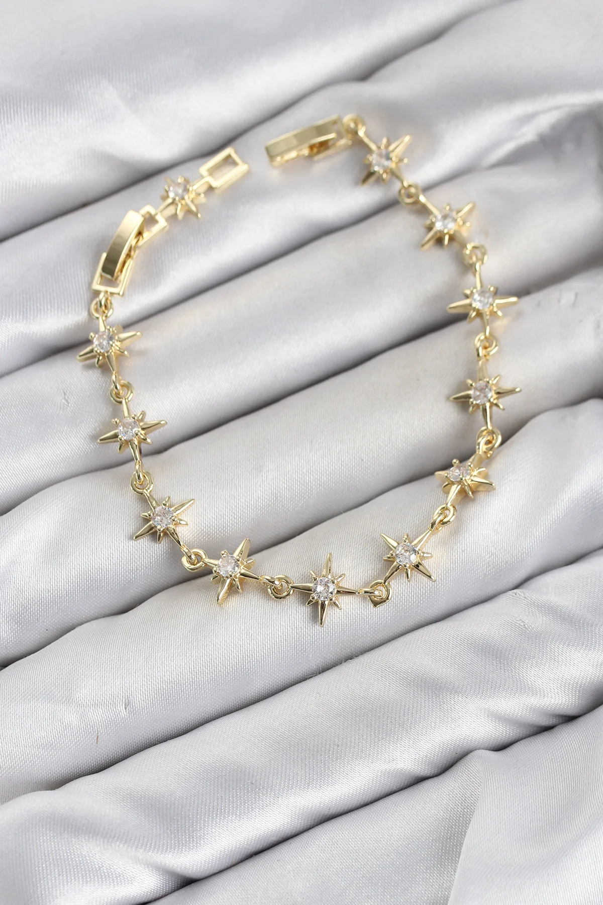 Tegan CM Kutup Yıldızı Model Gold Renk Zirkon Taşlı Kadın Bileklik TG27BB8598