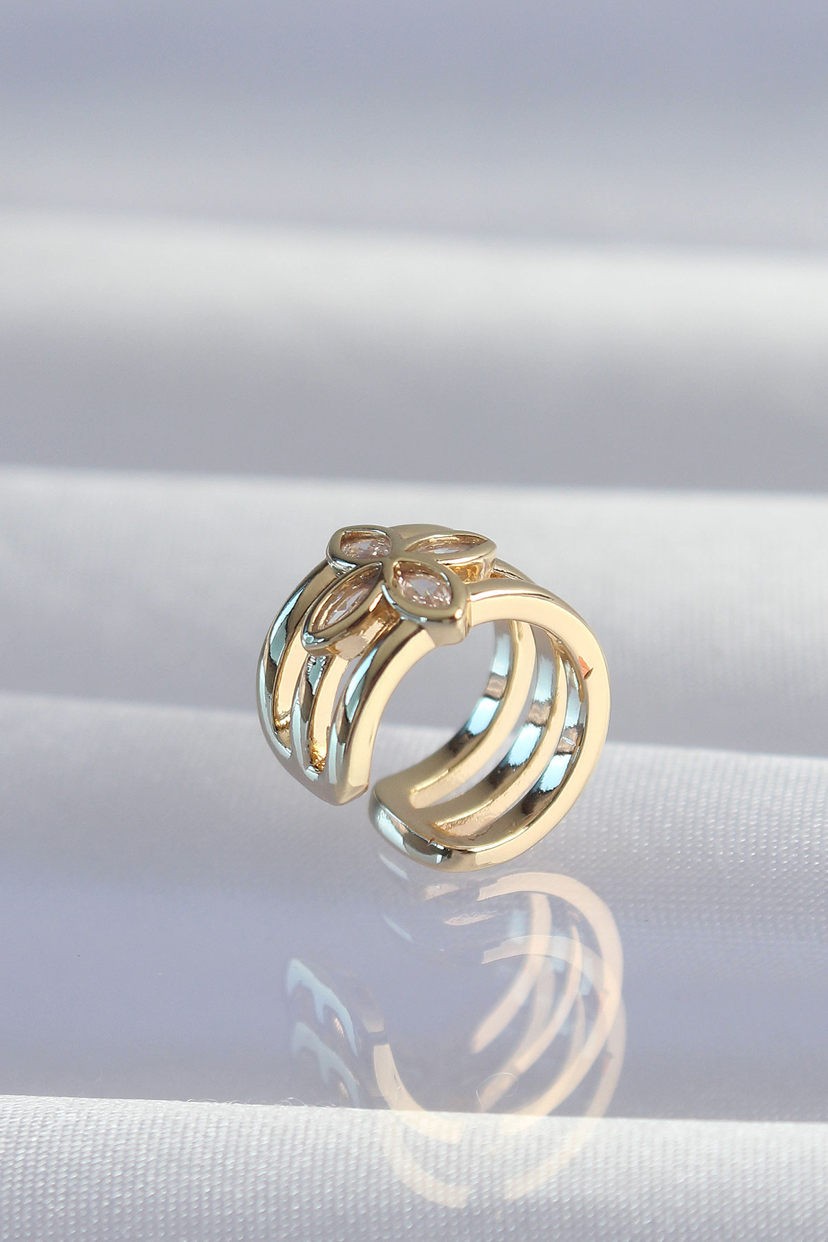 Tegan Pirinç Gold Renk Yonca Earcuff Küpe TG27BKP9331