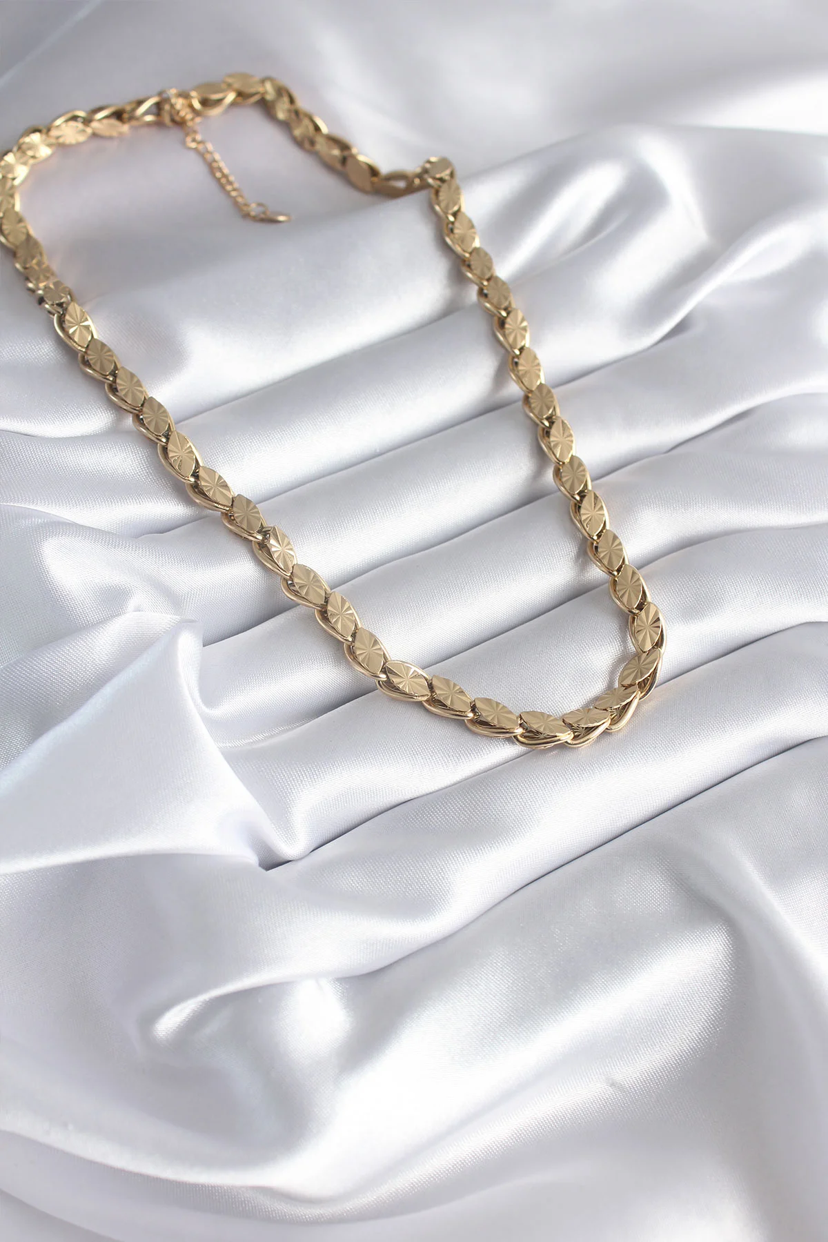 Tegan 316L Çelik Gold Renk Lazer Kesim Arpa Zincir Model Kadın Kolye TG27BKO8285