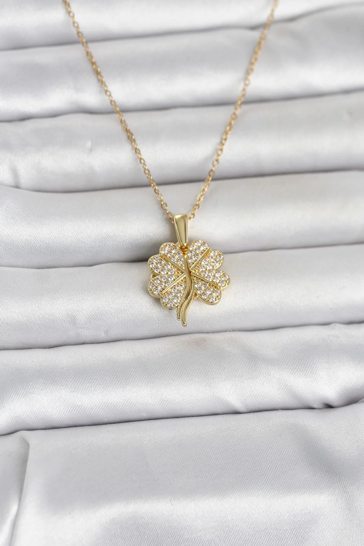 Tegan 316L Çelik Gold Renk Açılabilir Yonca Model Zirkon Taşlı Kadın Kolye TG27BKO11048