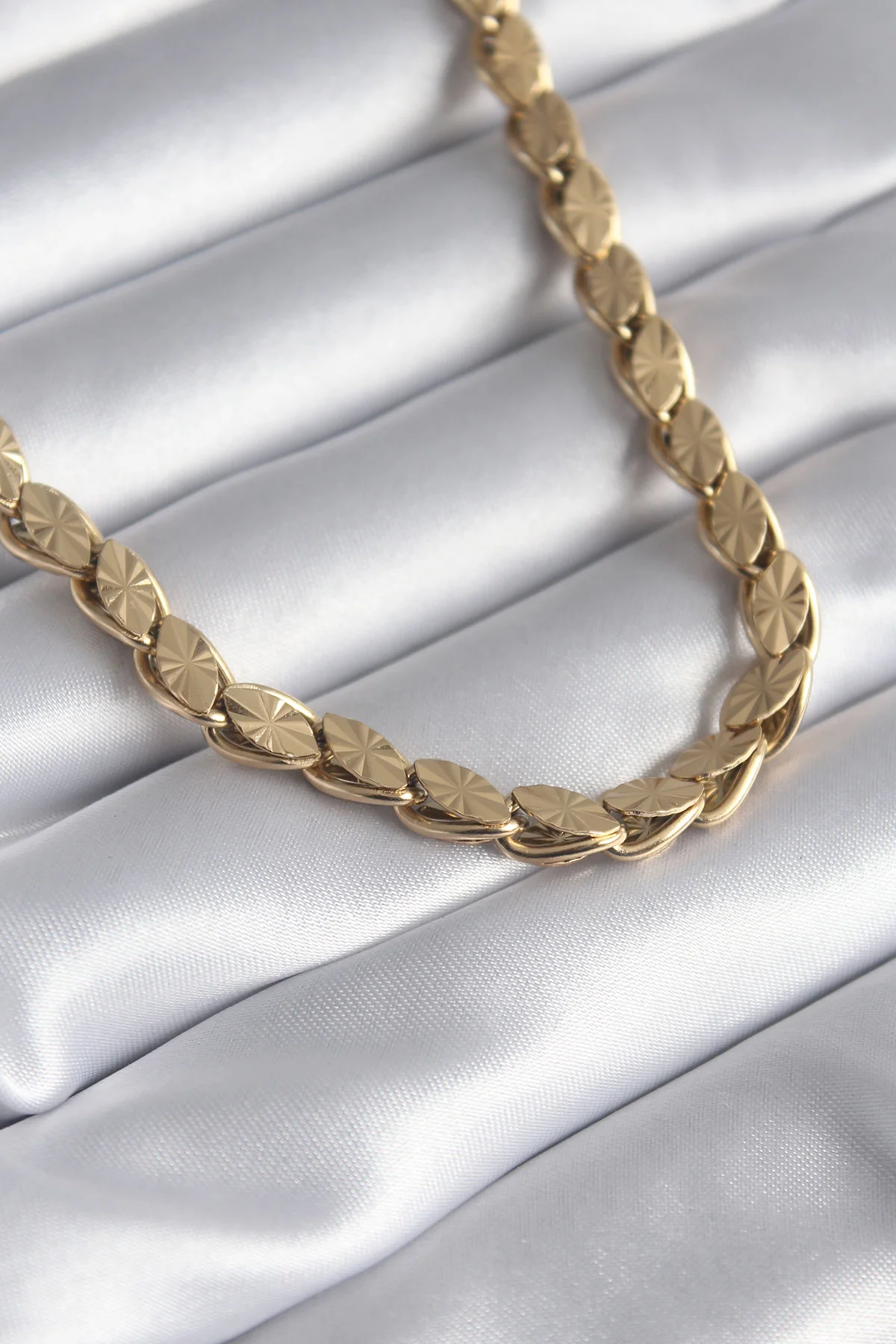 Tegan 316L Çelik Gold Renk Lazer Kesim Arpa Zincir Model Kadın Kolye TG27BKO8285
