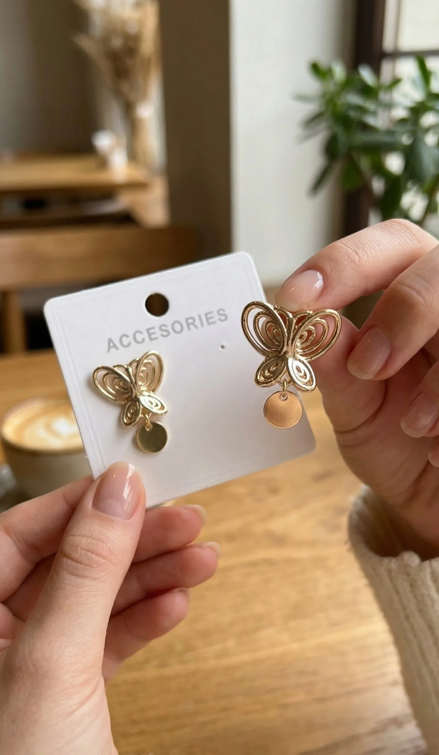 Tegan Füsun Küpesi Model Gold Renk Kelebek Model Pirinç Kadın Küpe TG27BKP11721