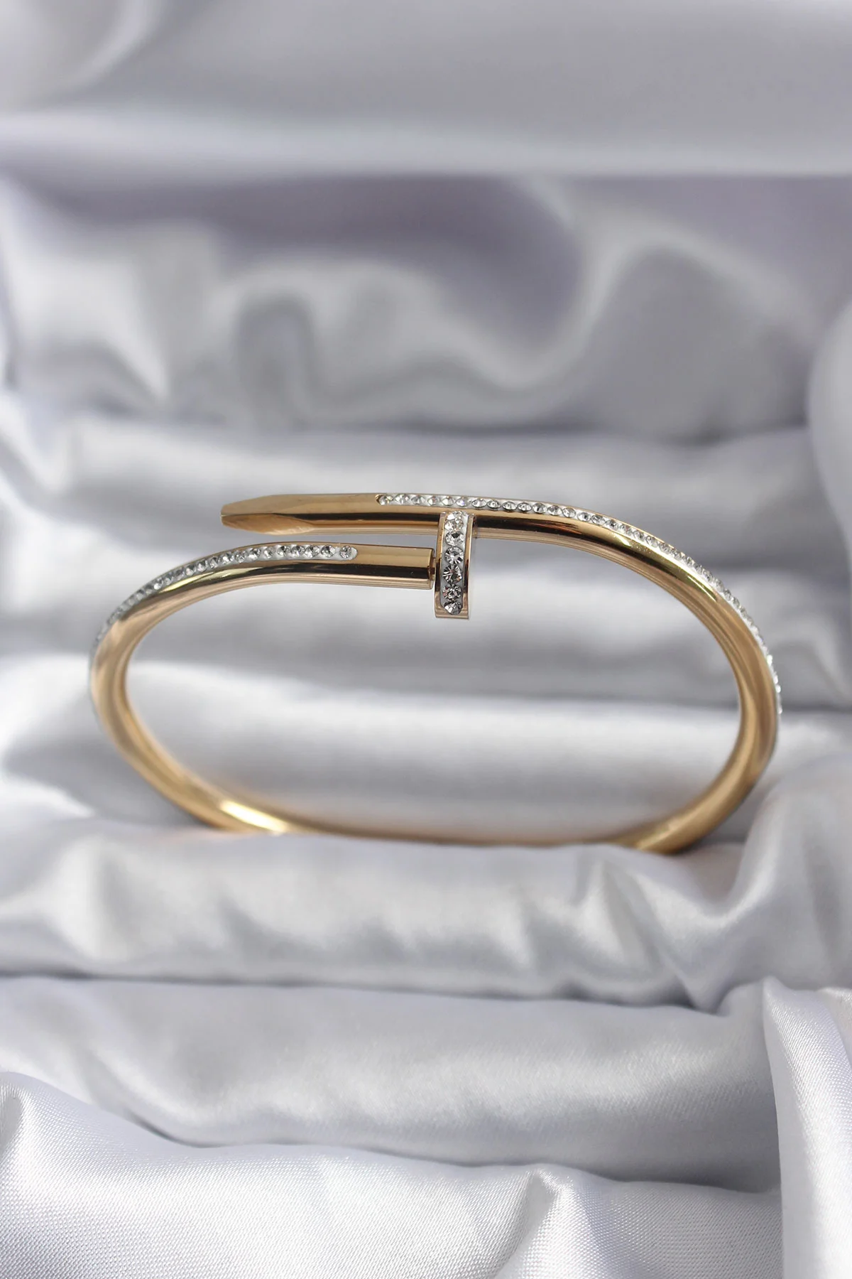 Tegan 316L Çelik Gold Renk Çivi Model Zirkon Taş Detay Kadın Bileklik TG27BB5646
