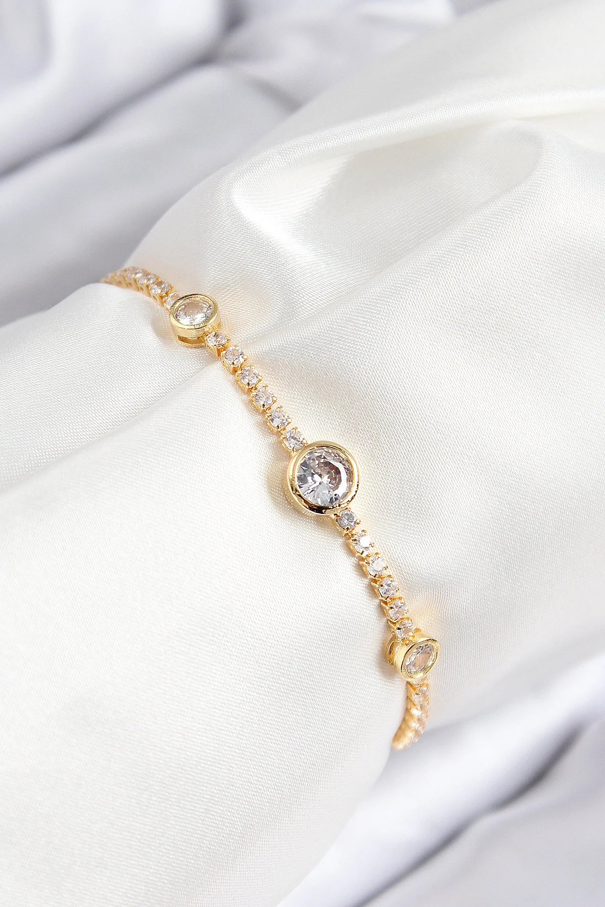 Tegan Pirinç Zirkon Taşlı Daire Model Gold Renk Asansörlü Kadın Bileklik TG27BB7745