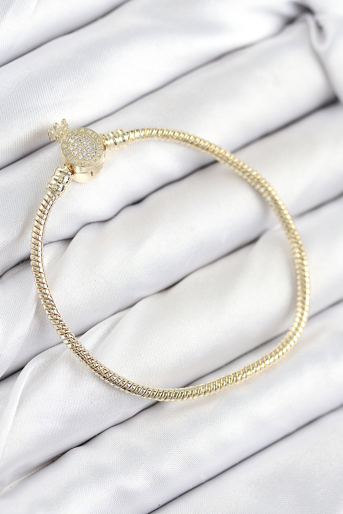 Tegan Pirinç Charm Zirkon Taşlı Taç Model Gold Renk Kadın Bileklik TG27BB7808