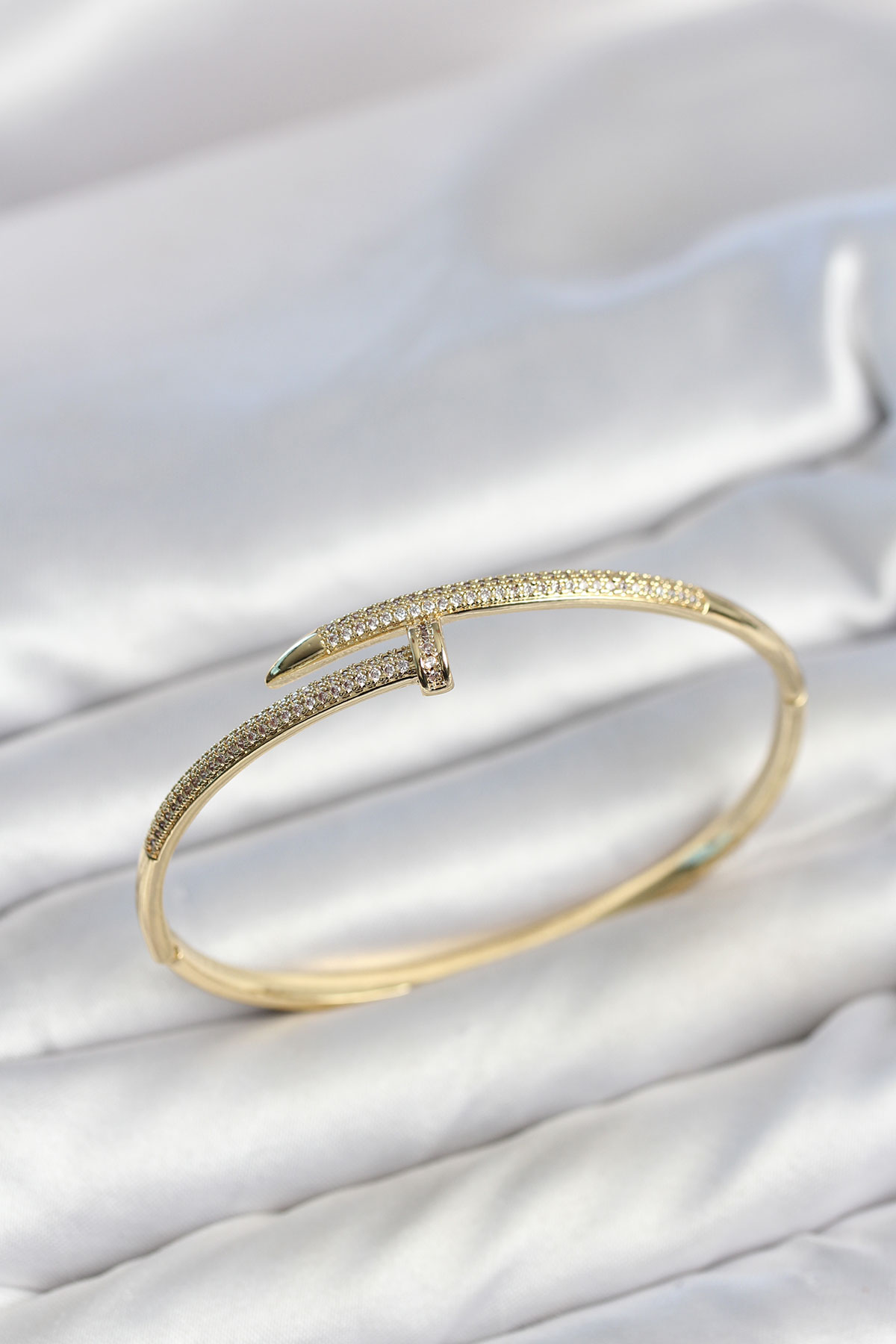 Tegan Gold Renk Çivi Model Zirkon Taşlı Kadın Kelepçe Bileklik TG27BB8629