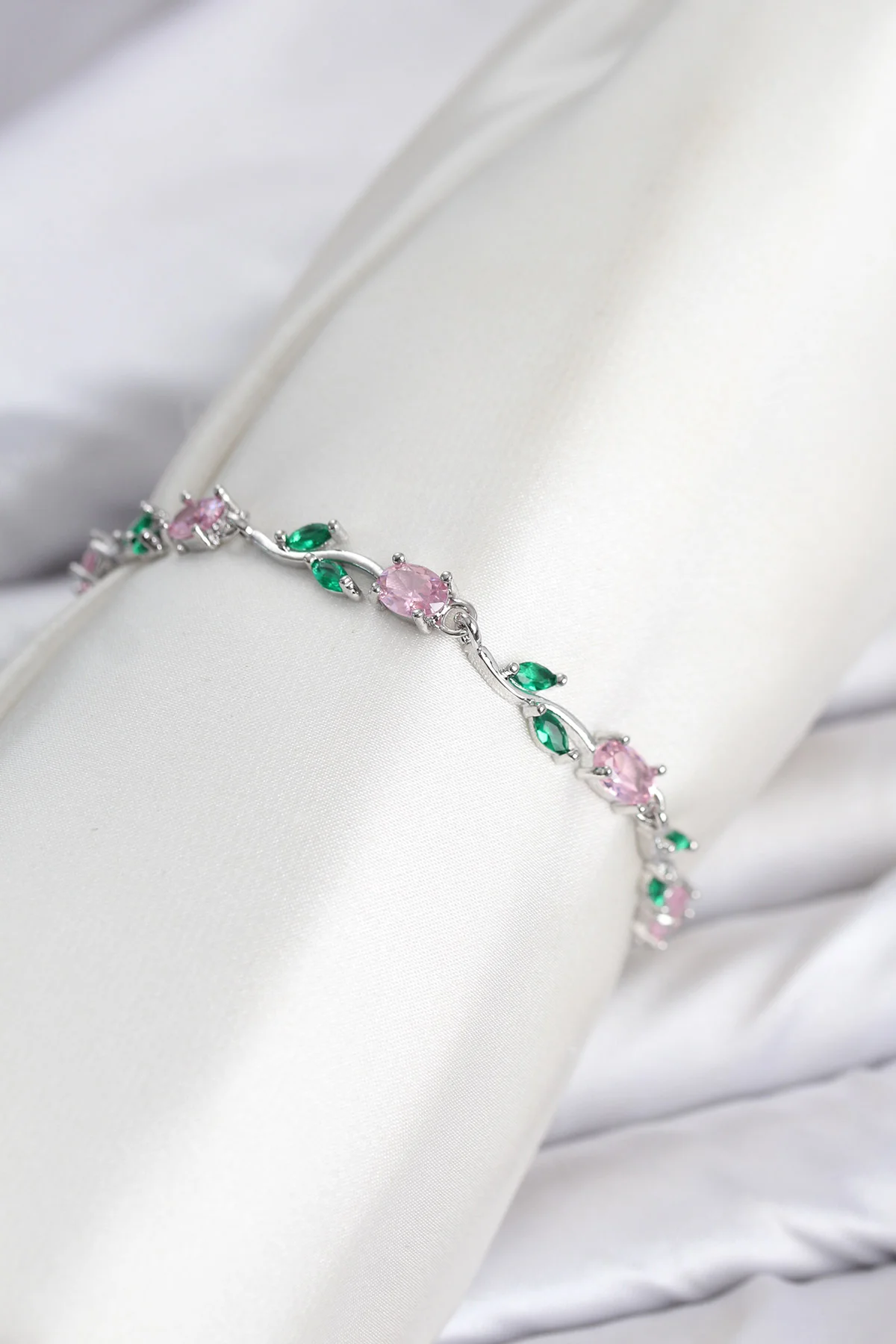 Tegan Pirinç Gümüş Renk Pembe Zirkon Taşlı Çiçek Model Kadın Bileklik TG27BB8590