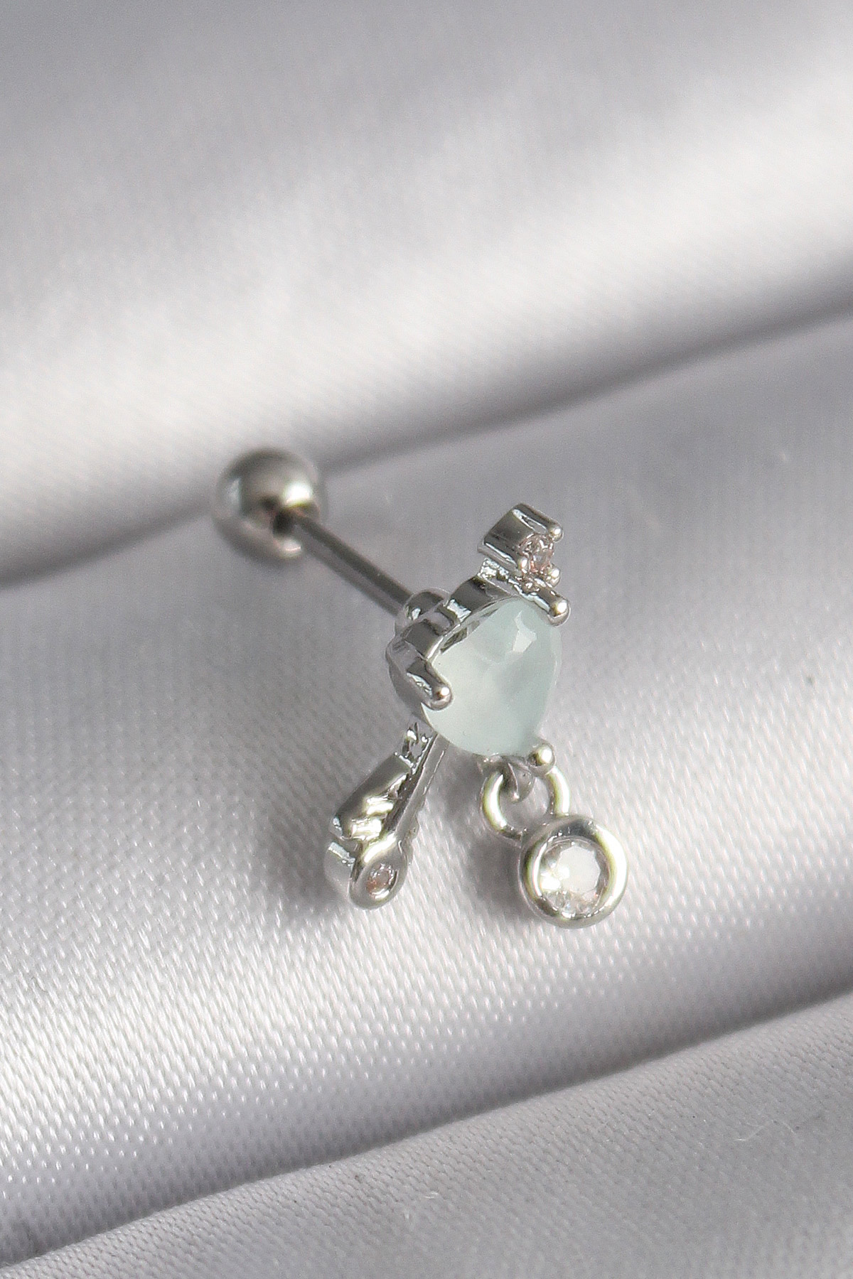 Tegan 316L Çelik Gümüş Renk Beyaz Minelik Kalp Sallantı Zirkon Taş Detay Tragus Piercing TG27PR1229