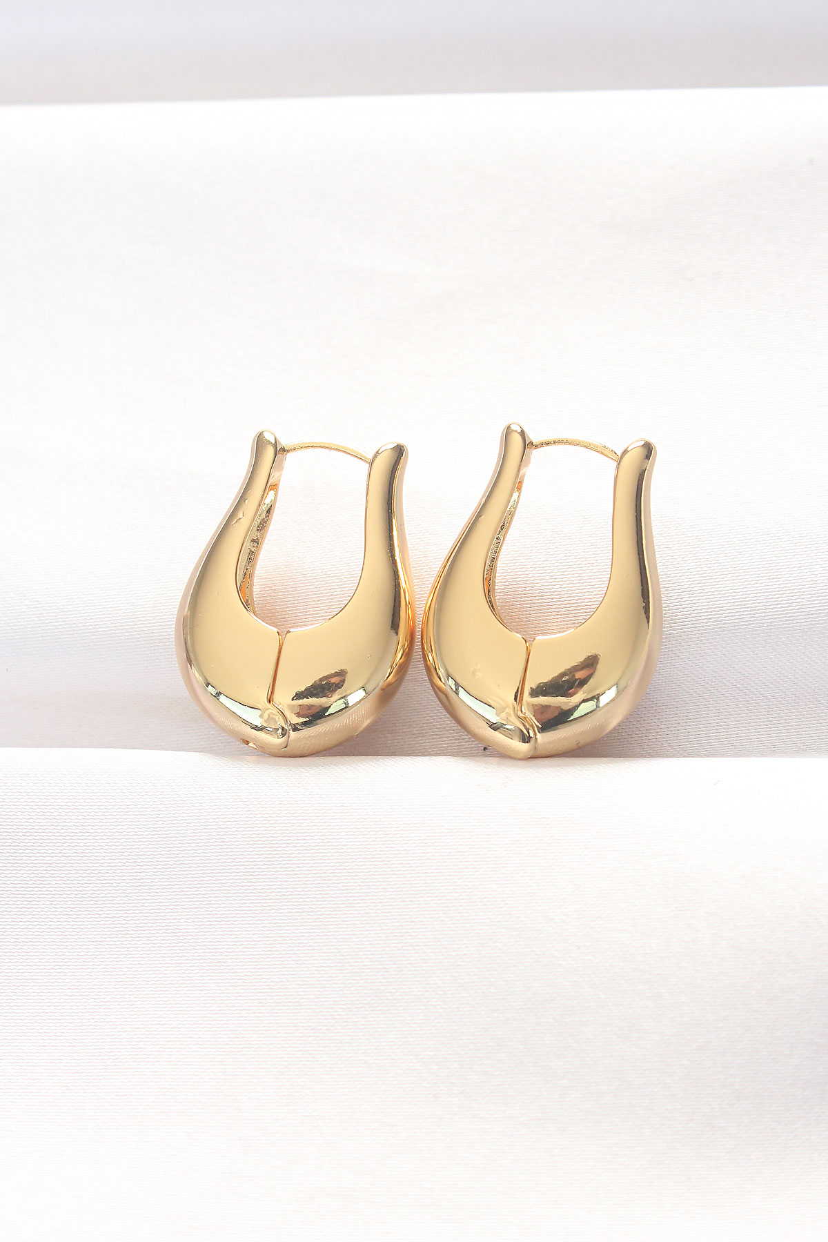Tegan Pirinç Gold Renk Bombeli Küpe TG27BKP8878