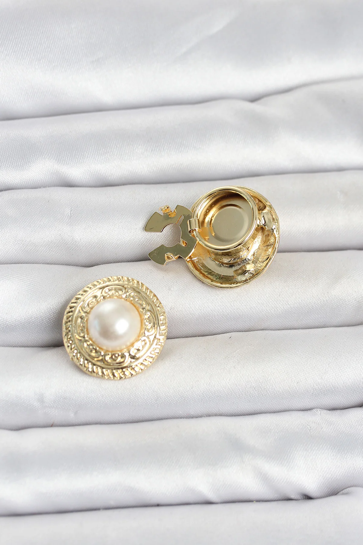Tegan Gold Renk İncili Model Düğme veya Manşet Broşu TG27BR487