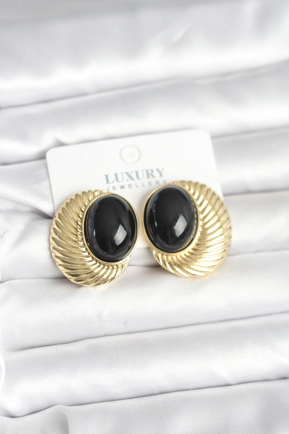 Tegan Pirinç Gold Renk Siyah Boncuklu Oval Vintage Kadın Küpe TG27BKP11390