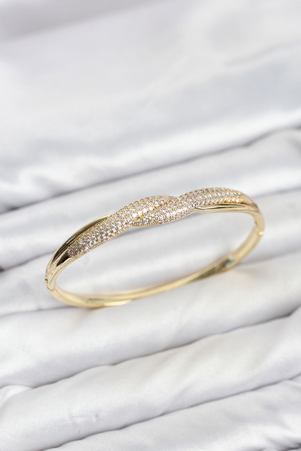 Tegan Gold Renk Zirkon Taşlı Sarmal Model Kadın Kelepçe Bileklik TG27BB8635