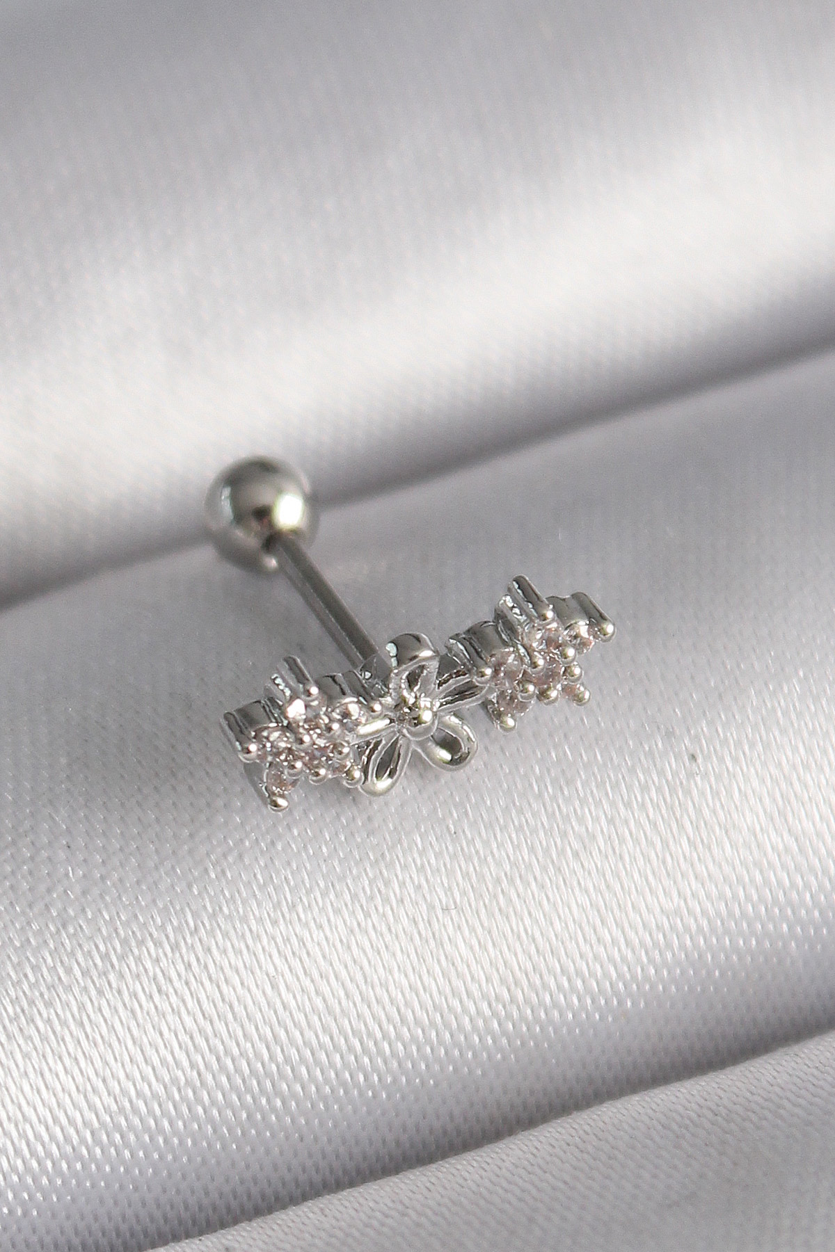 Tegan 316L Çelik Gümüş Renk Zirkon Taşlı Çiçek Tragus Piercing TG27PR1277