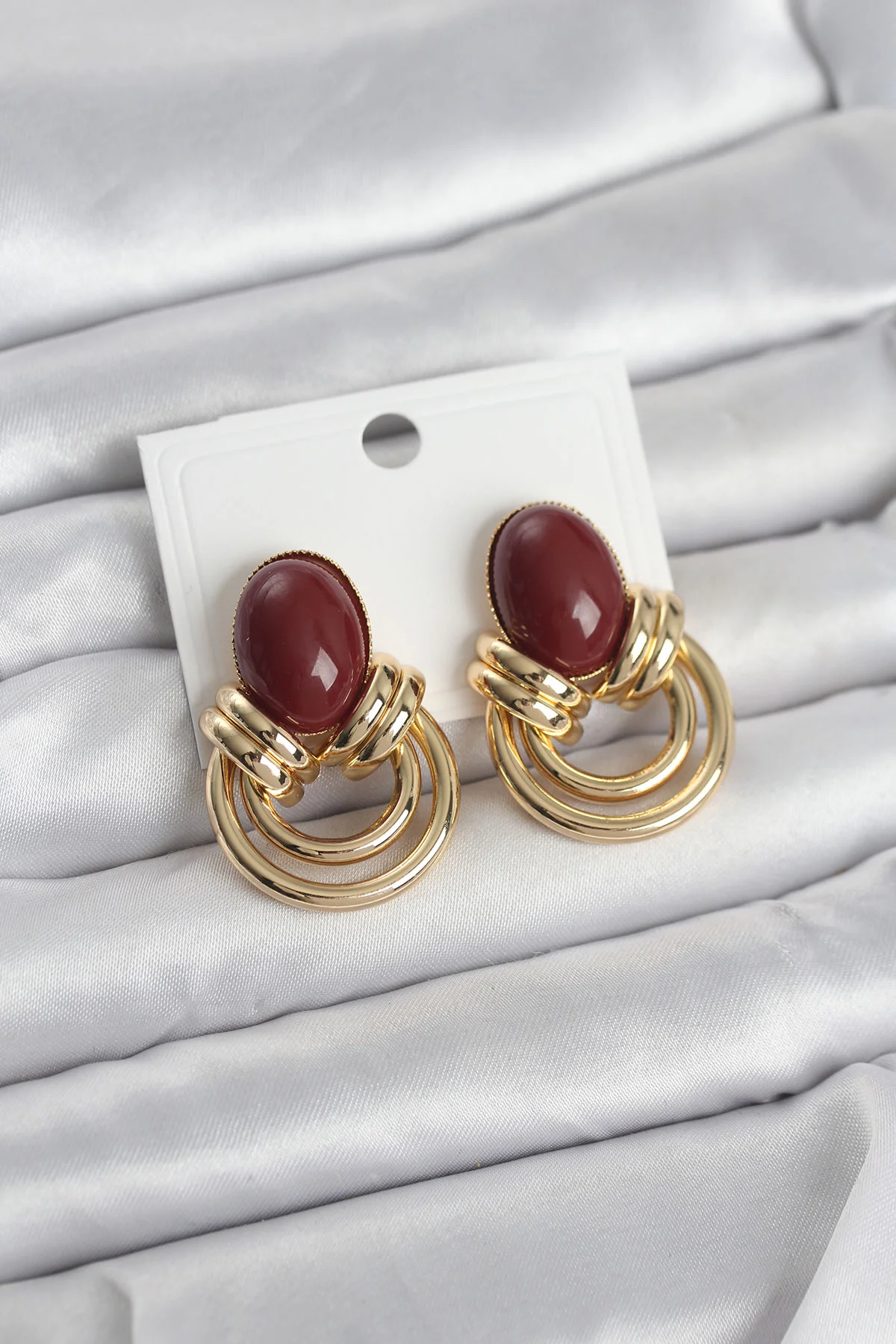 Tegan Pirinç Gold Renk Bordo Taşlı Vintage Kadın Küpe TG27BKP11679