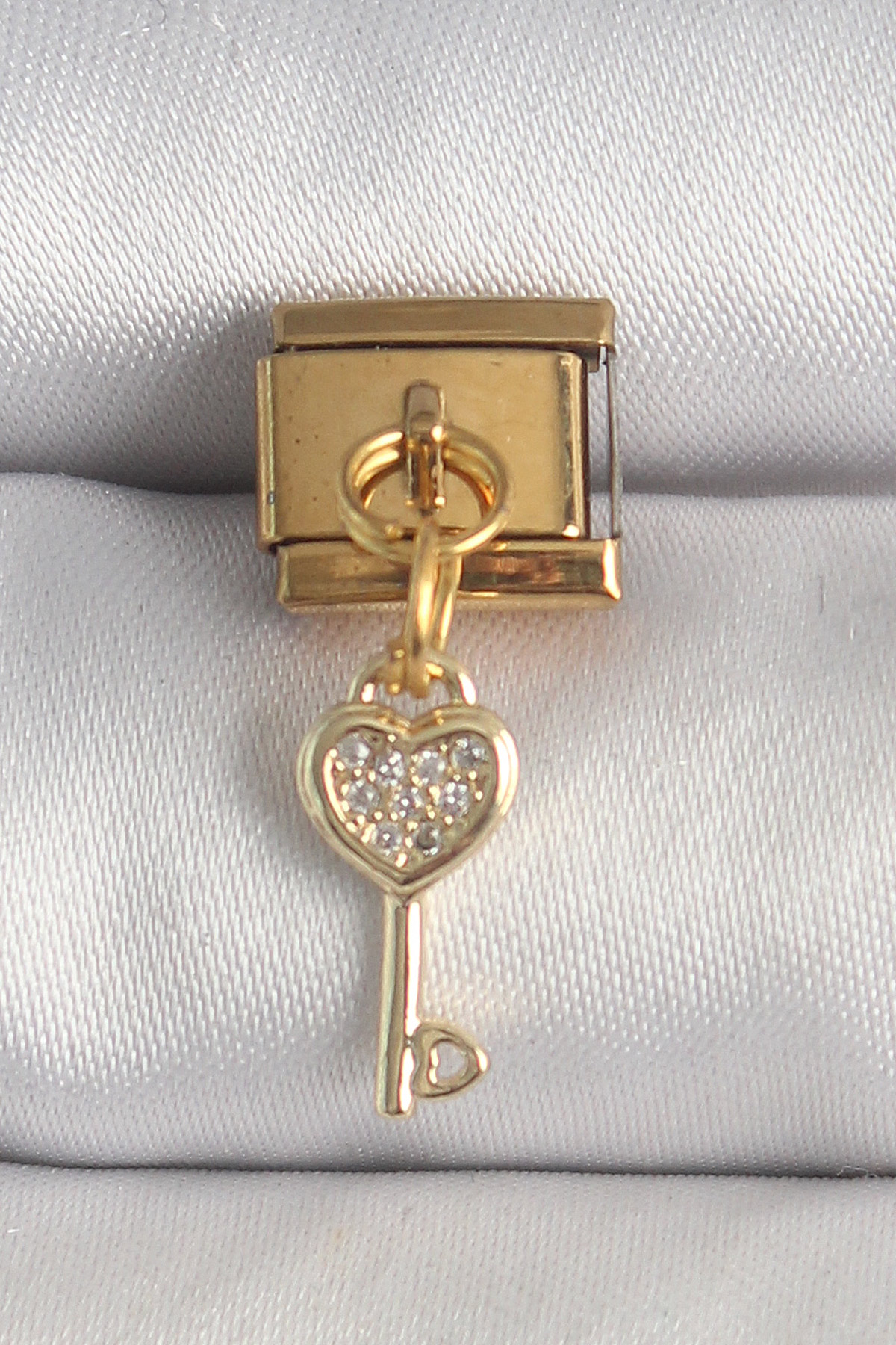 Tegan 316L Çelik Gold Renk Sallantı Zirkon Taşlı Kalpli Anahtar Model Nomination Charm TG27BC1371