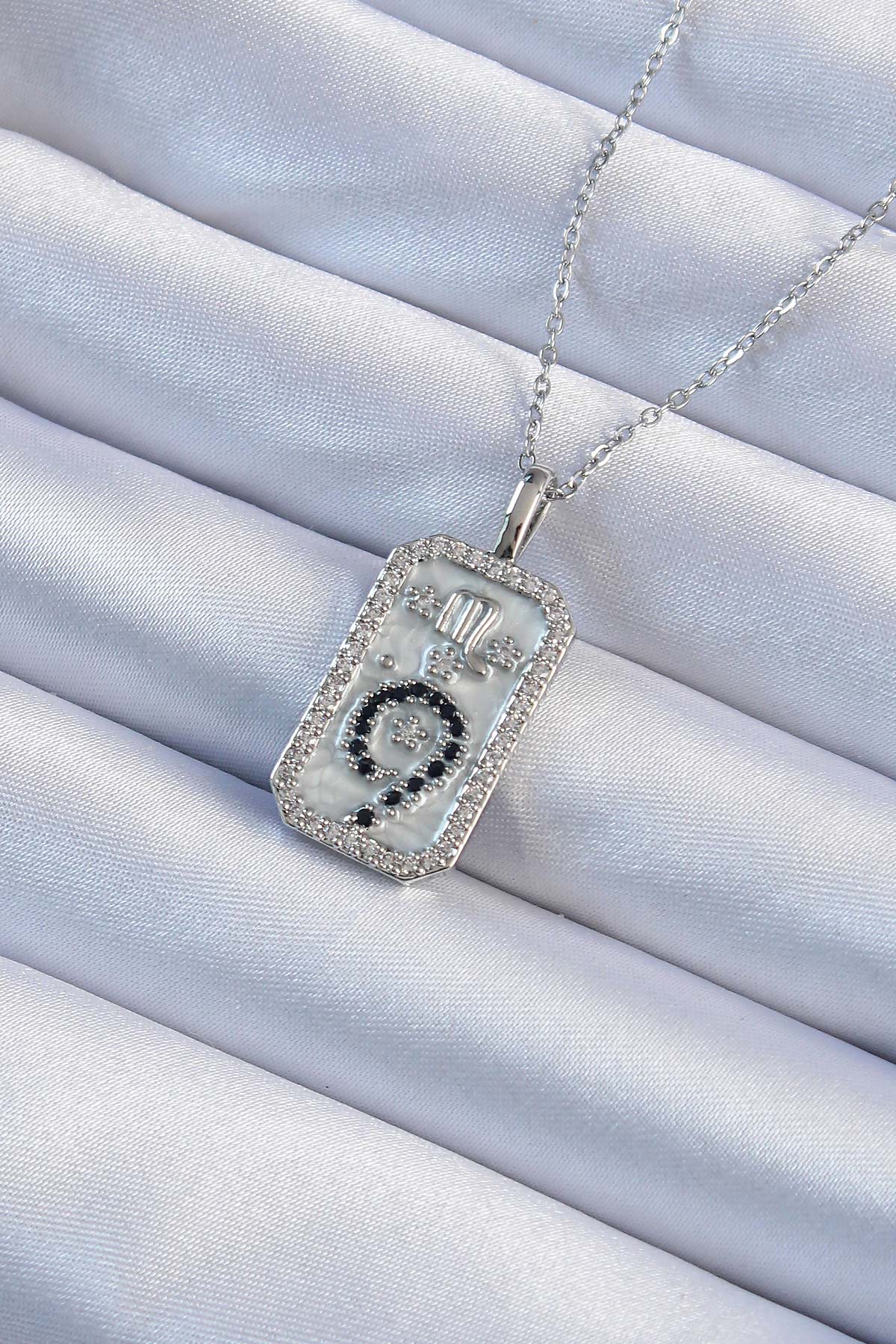 Tegan 316L Çelik Zincir Gümüş Renk Zirkon Taşlı Minimal Papatya Figürlü Tarot Kolye TG27BKO9224