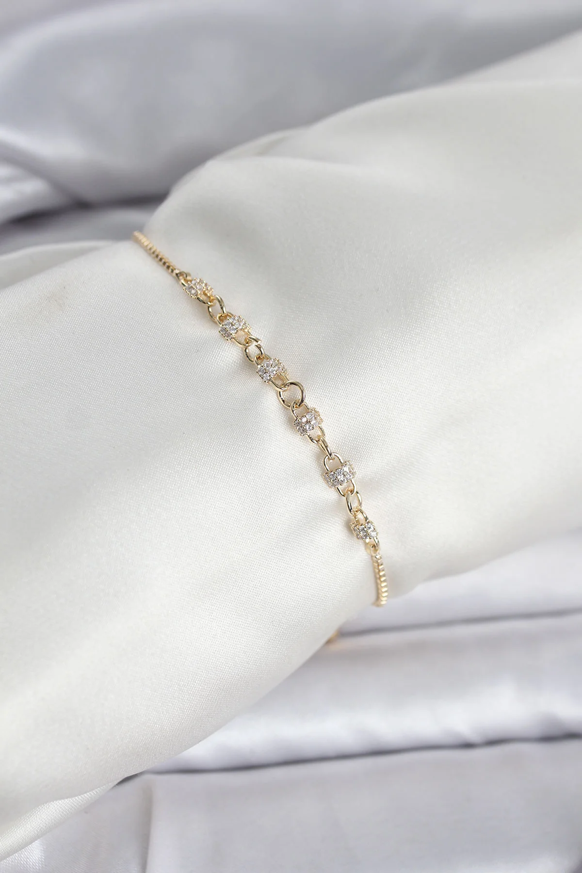 Tegan Gold Renk Zincir Model Zirkon Taşlı Pirinç Asansörlü Kadın Bileklik TG27BB8332