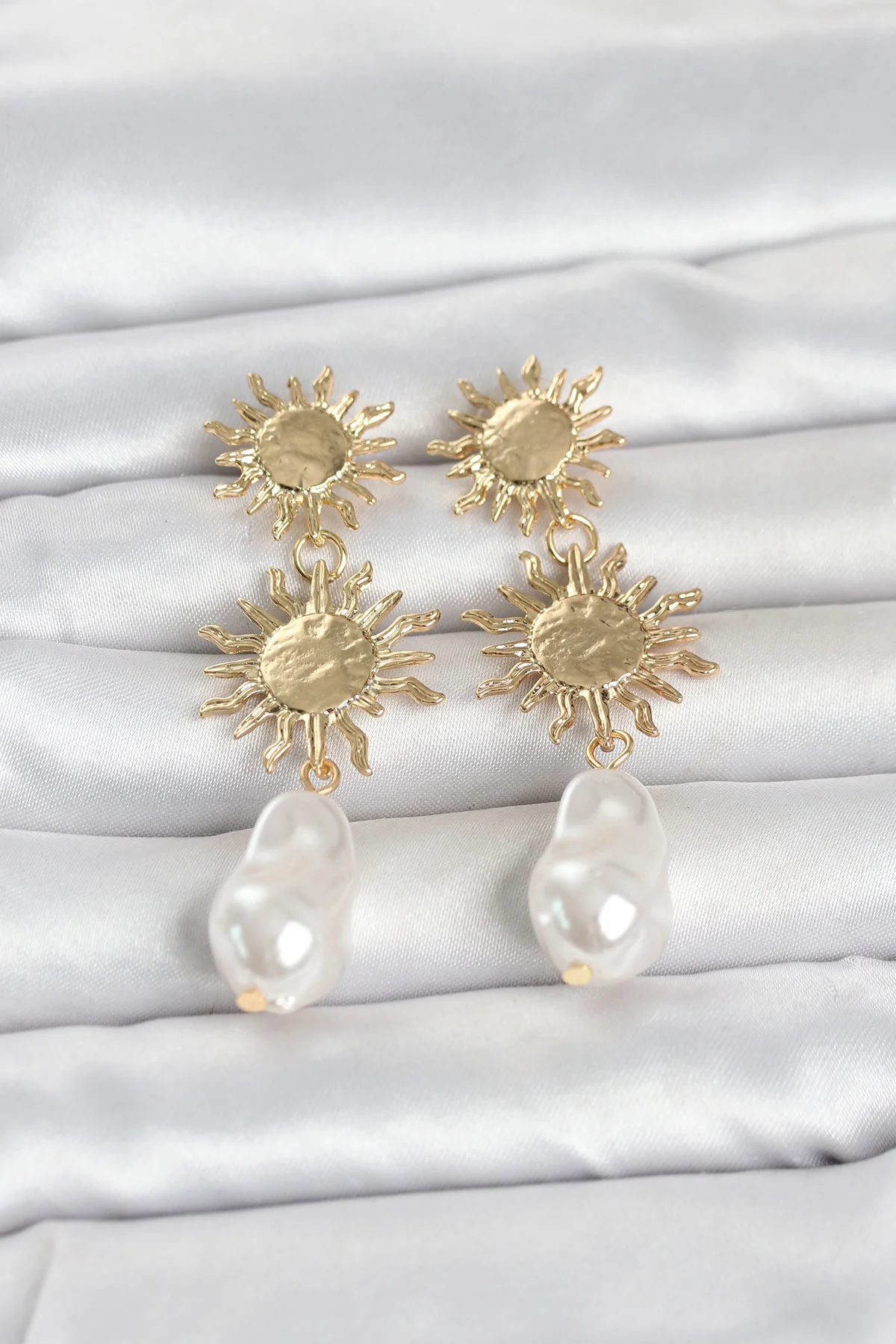 Tegan Gold Renk Pirinç Güneş Model Detaylı Kadın Küpe TG27BKP11797