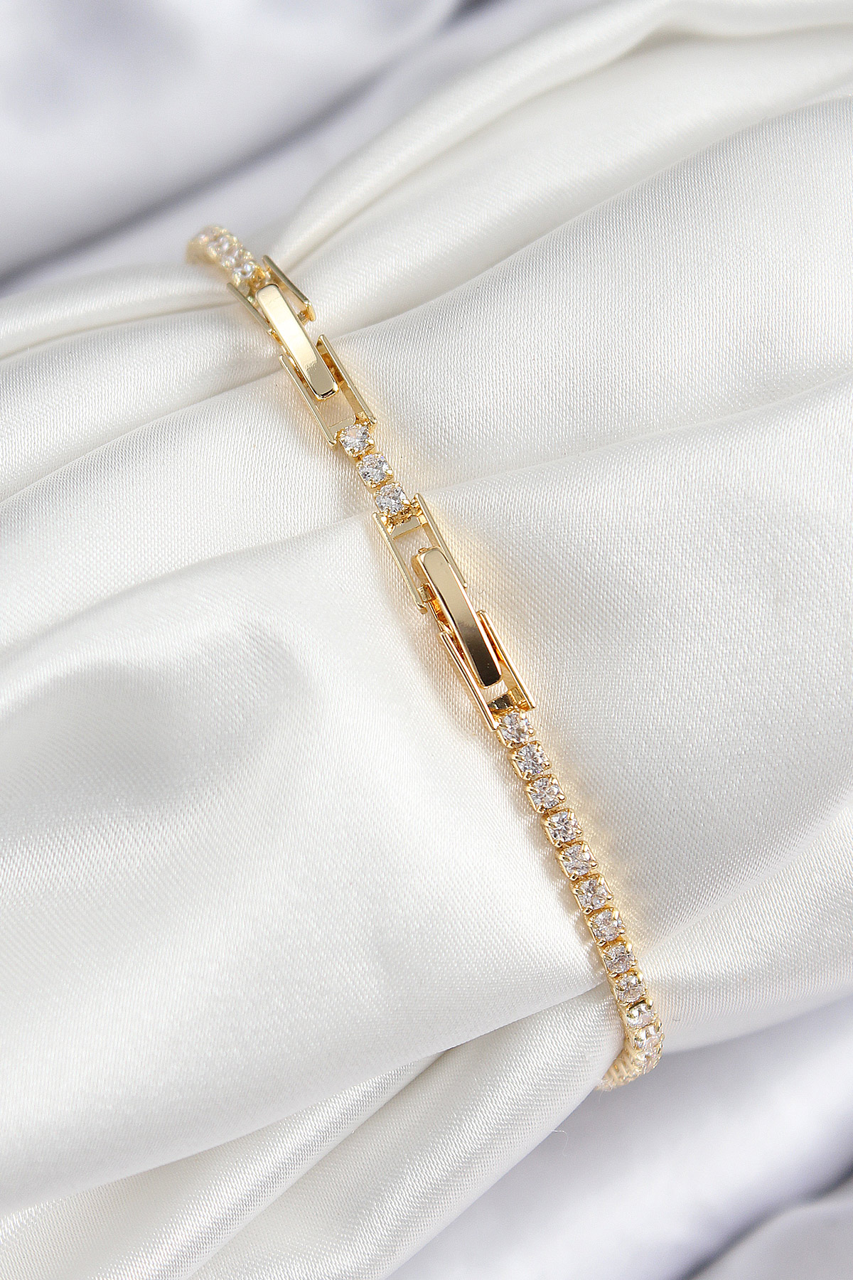 Tegan Pirinç Zirkon Taşlı Yıldız Model Gold Renk Kadın Bileklik TG27BB7899