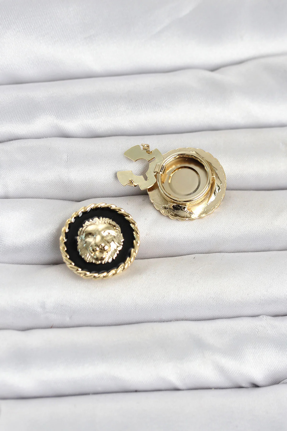 Tegan Aslan Model Gold Renk Düğme veya Manşet Broşu TG27BR488