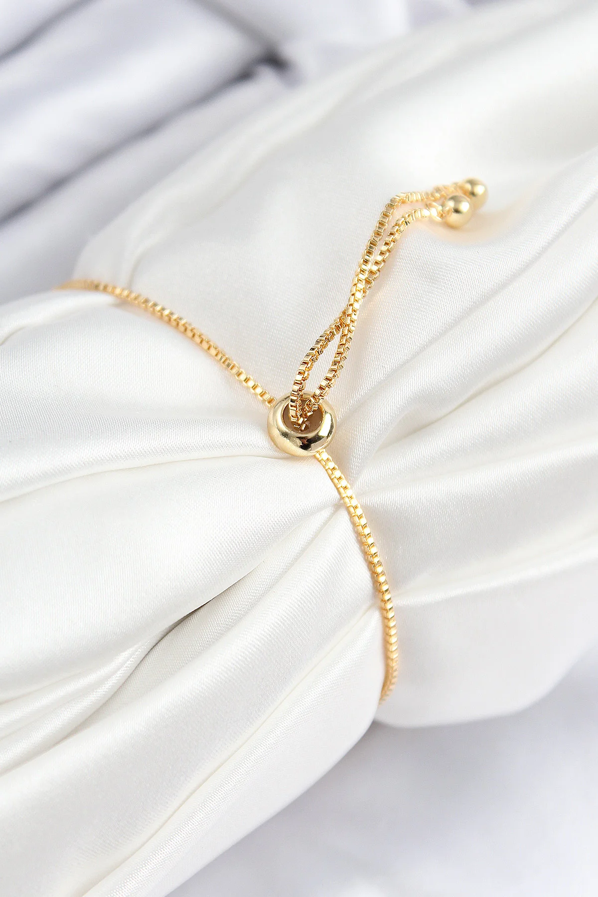 Tegan Pirinç Zirkon Taşlı Daire Model Gold Renk Asansörlü Kadın Bileklik TG27BB7745