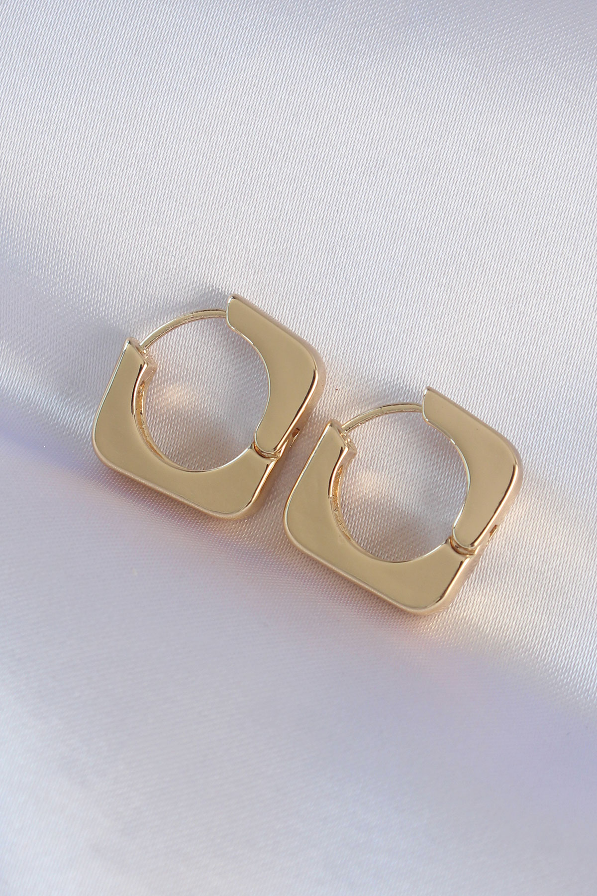 Tegan Pirinç Gold Renk Kare Küpe TG27BKP8986